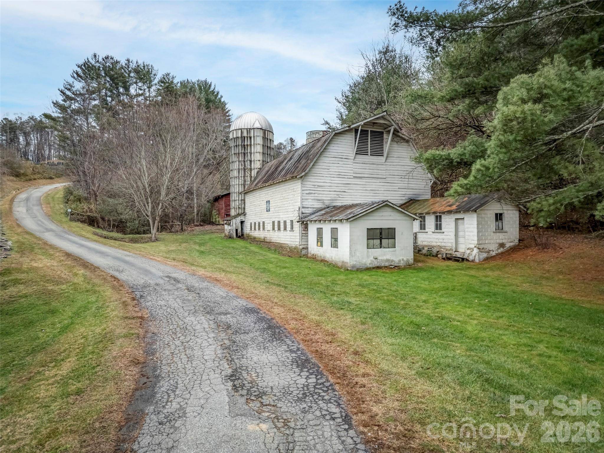 896 Newfound RD, Leicester, NC 28748
