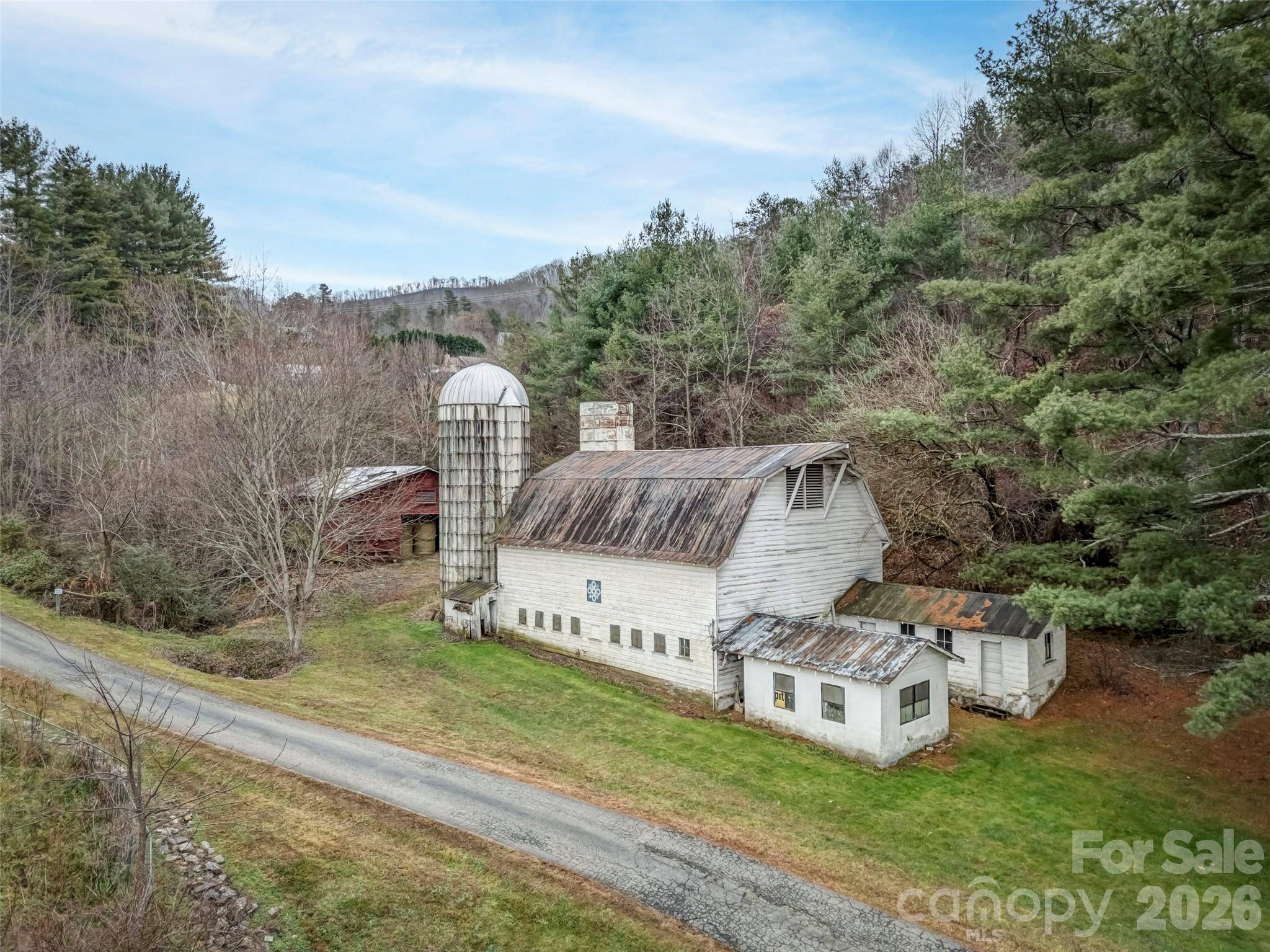 896 Newfound RD, Leicester, NC 28748