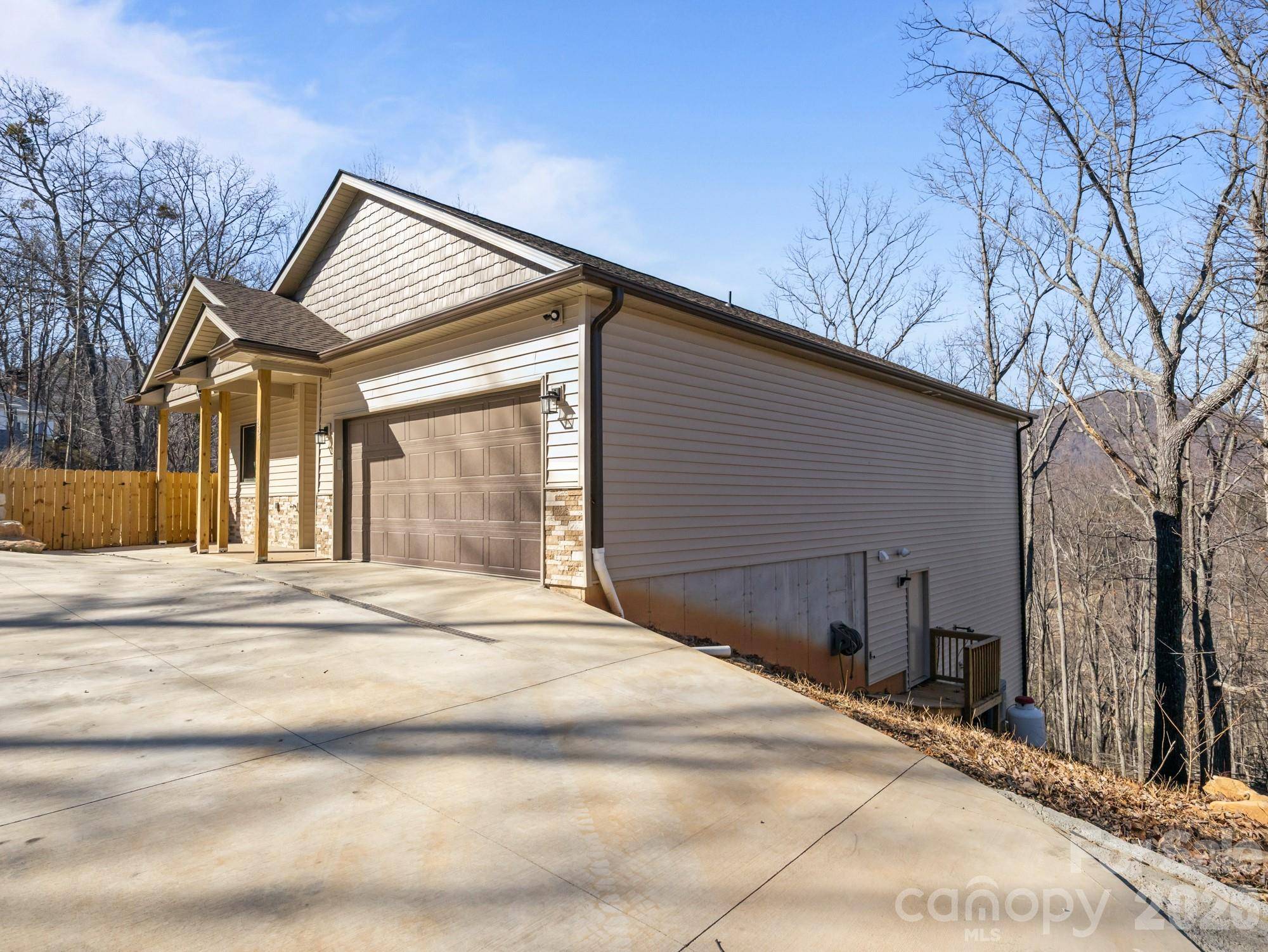 225 Aurora LN, Tryon, NC 28782