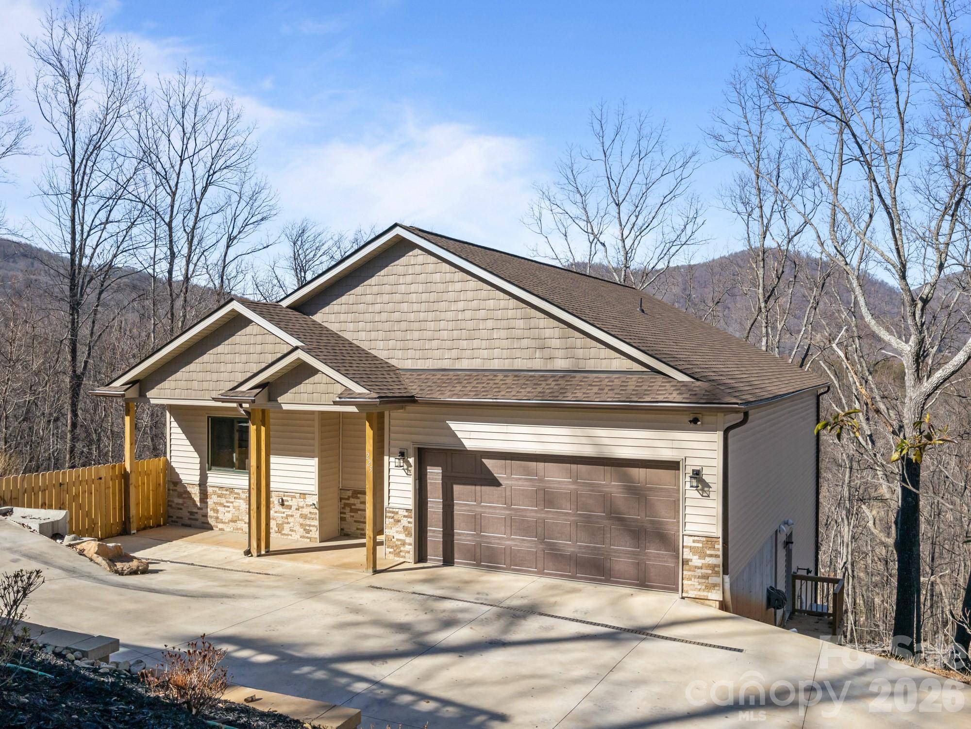 225 Aurora LN, Tryon, NC 28782