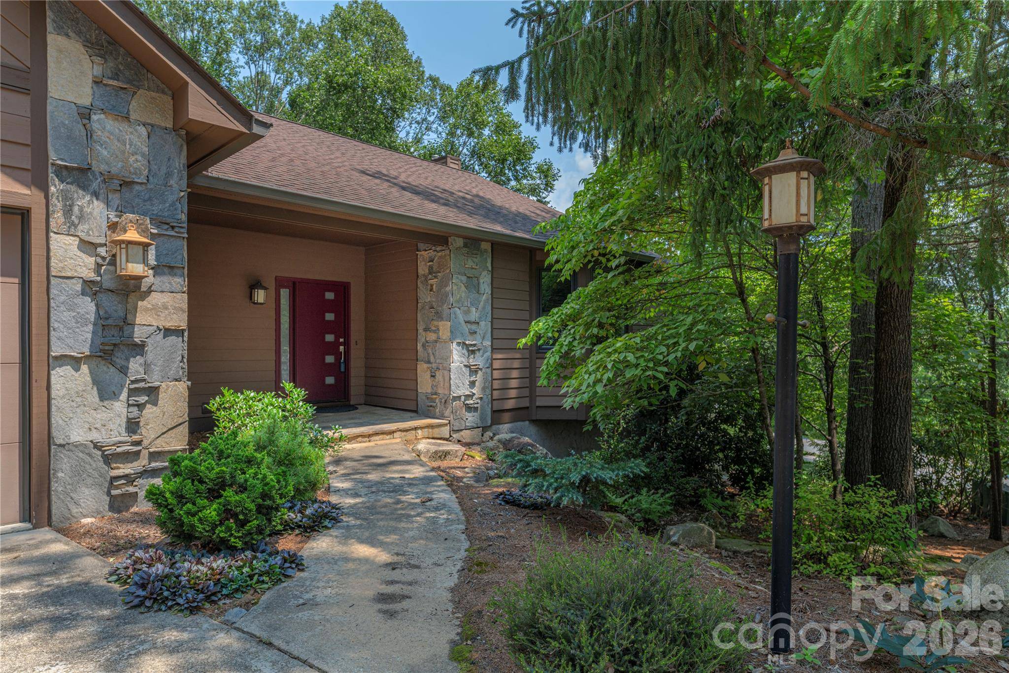 35 Hillcreek DR, Asheville, NC 28804