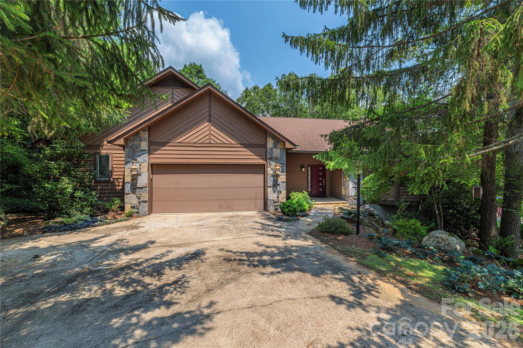 35 Hillcreek DR, Asheville, NC 28804