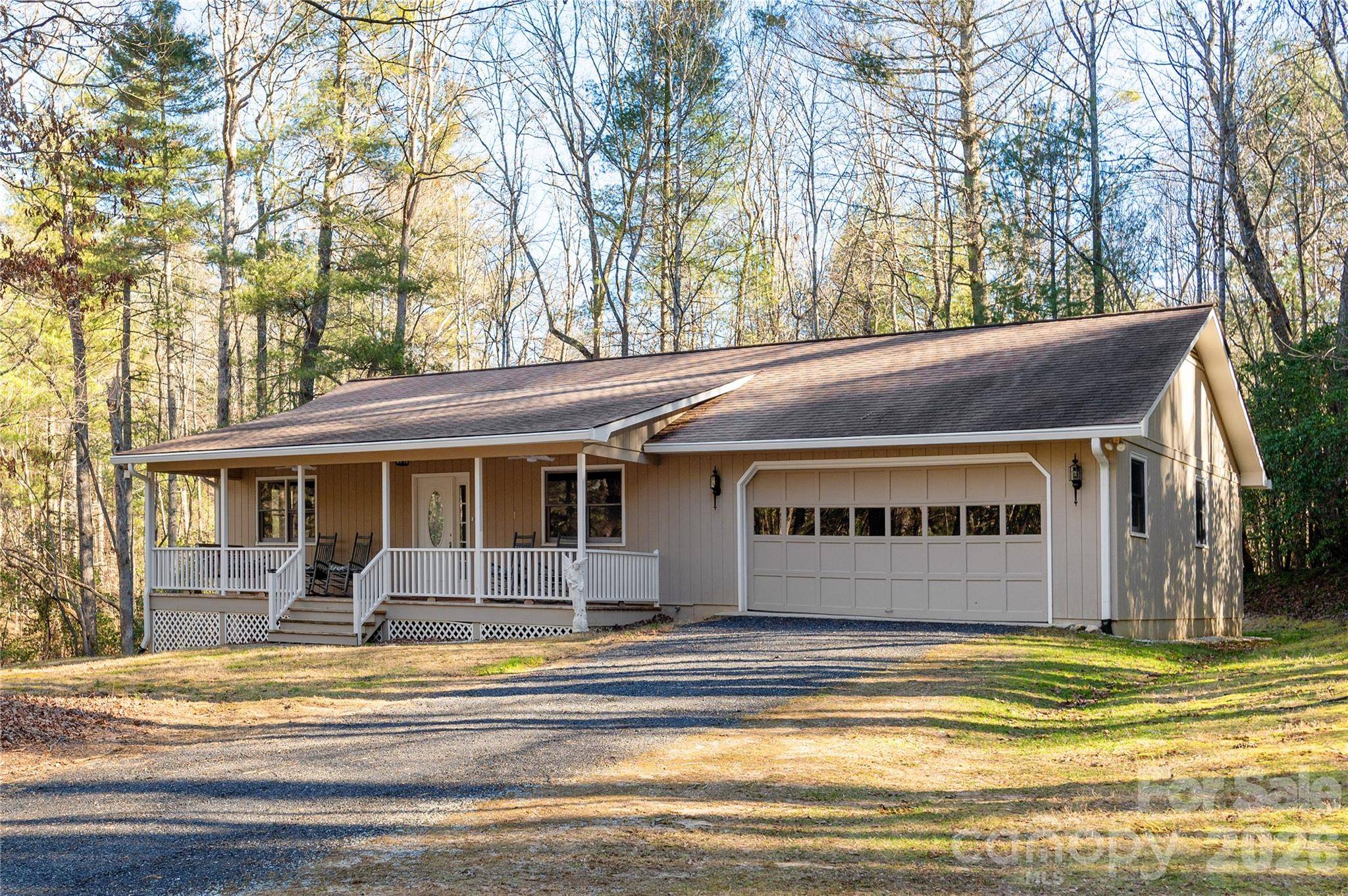55 English Ivy LN, Zirconia, NC 28790