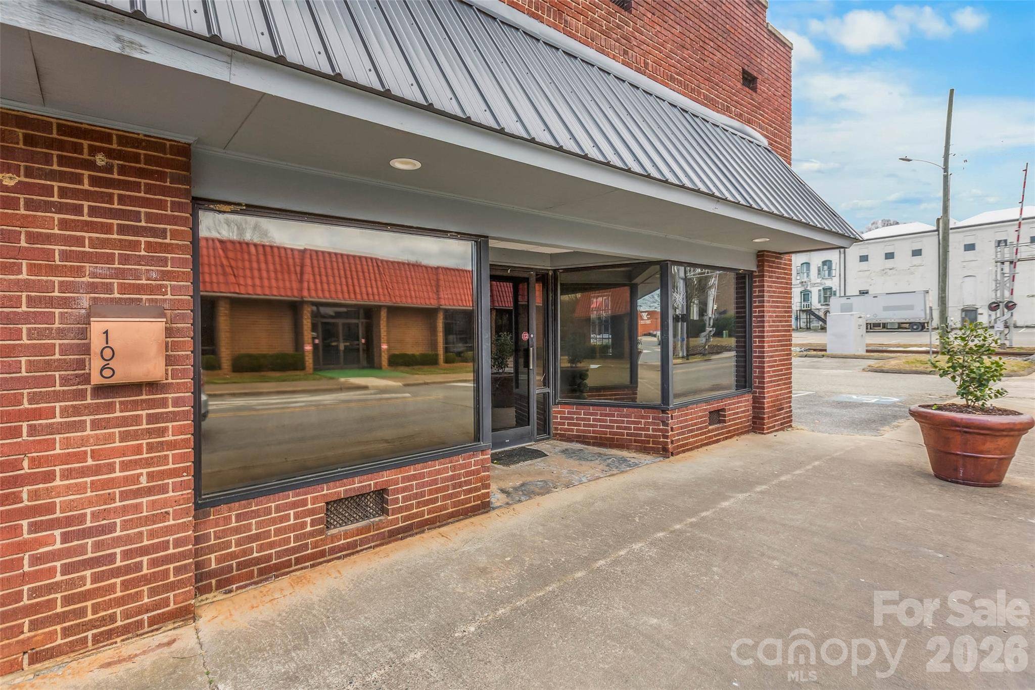 106 N Mountain ST, Cherryville, NC 28021