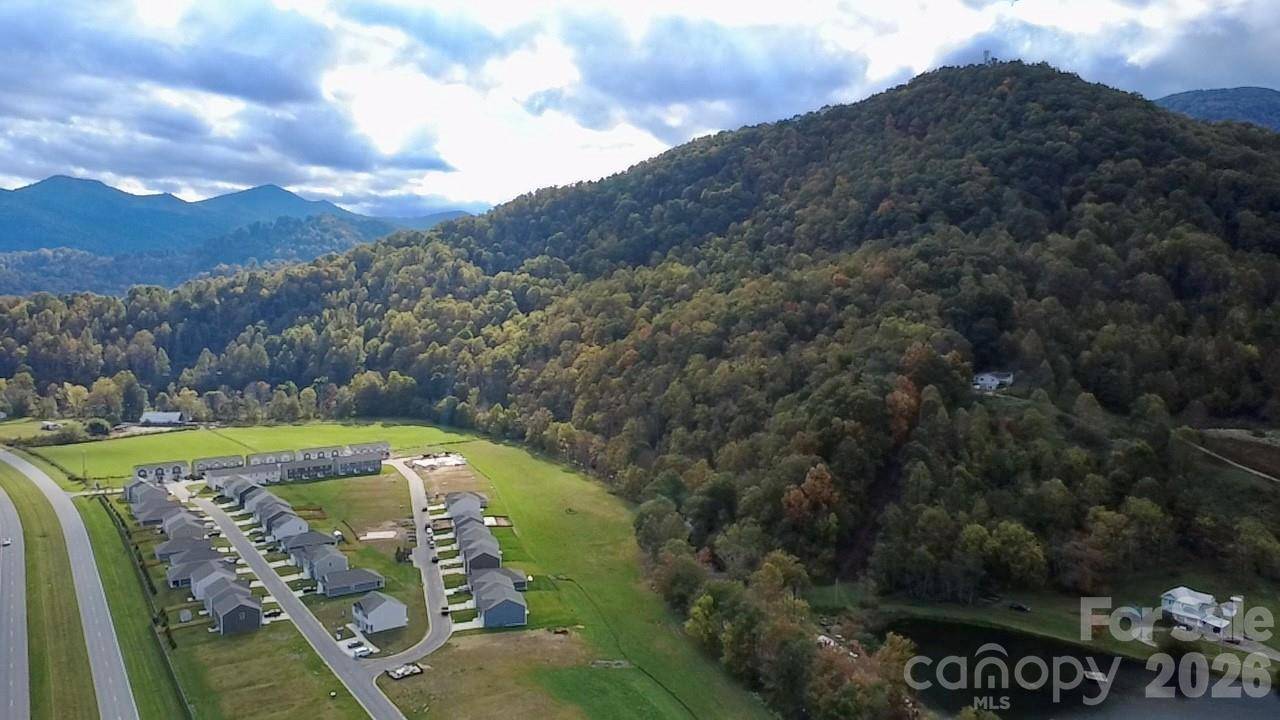 65 Creekwalk LN, Waynesville, NC 28785