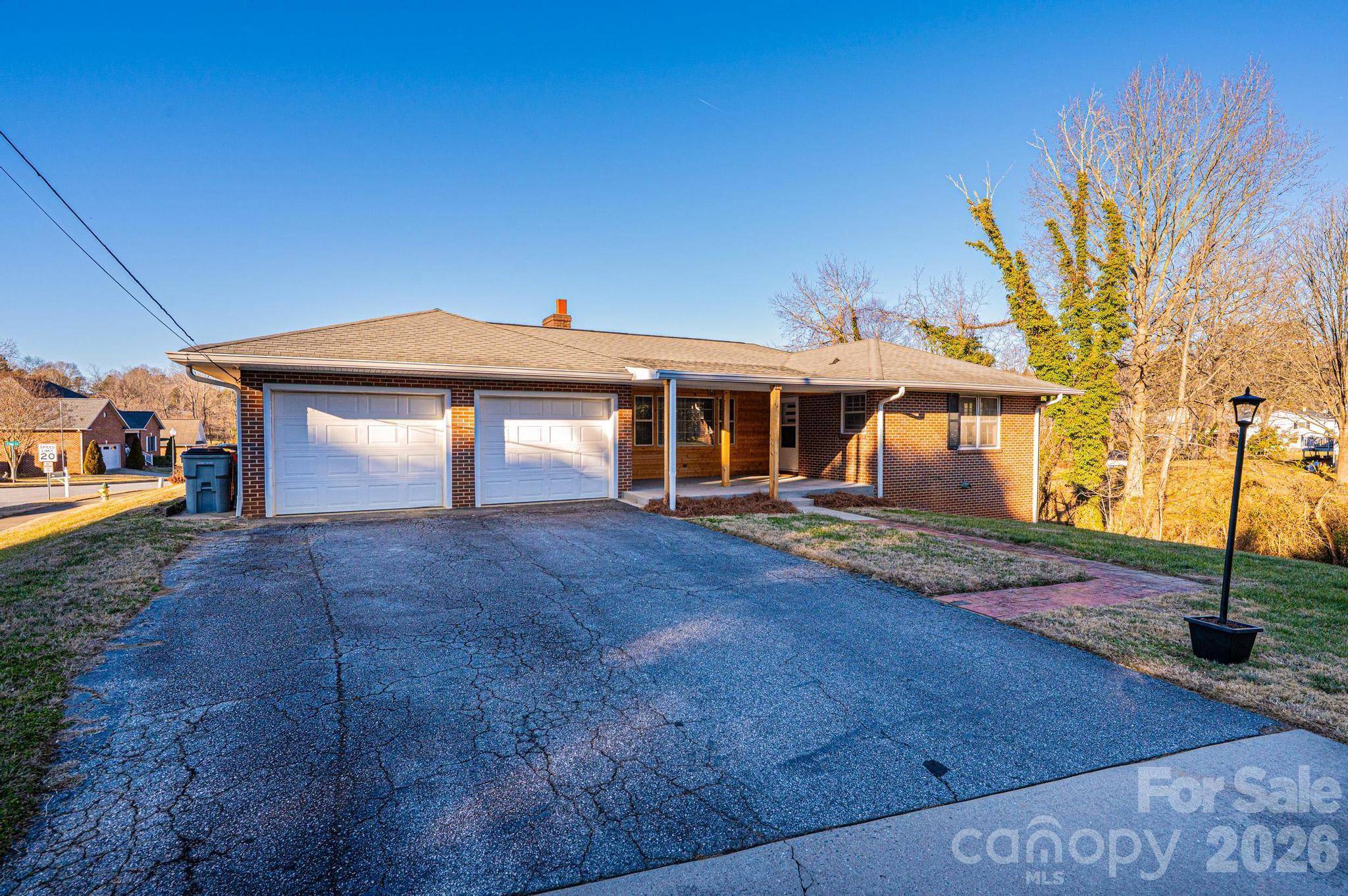 620 Diamondhead DR NE, Lenoir, NC 28645