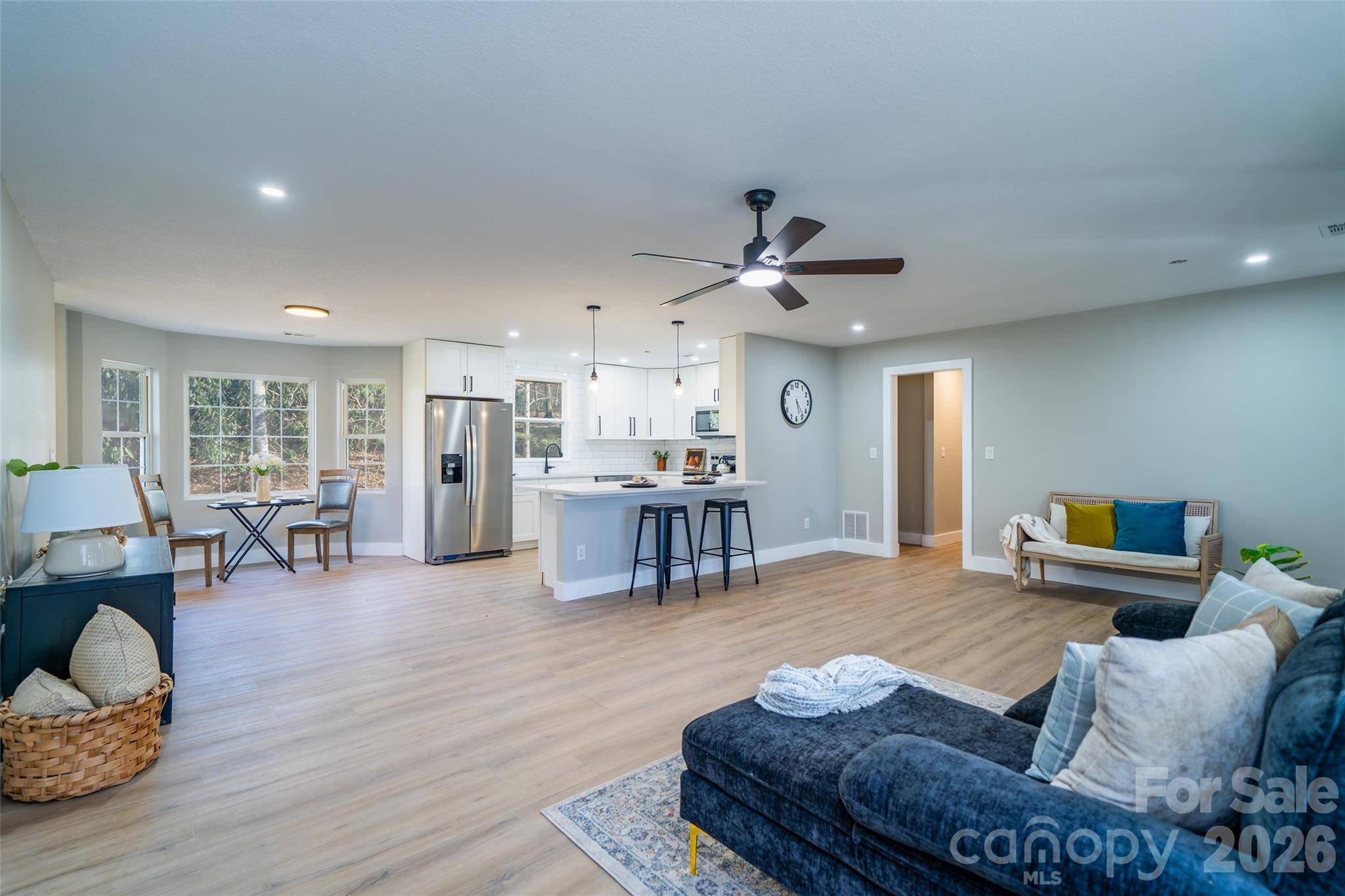 11 Twin Lakes DR, Fletcher, NC 28732