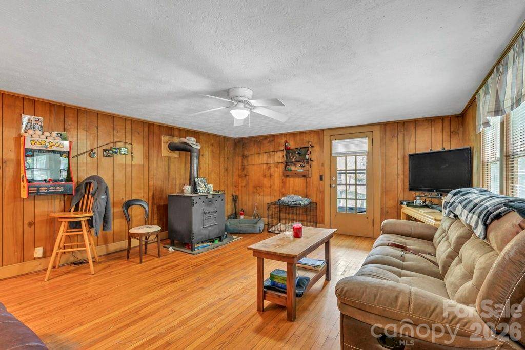 1068 Laurel Branch RD, Vilas, NC 28692