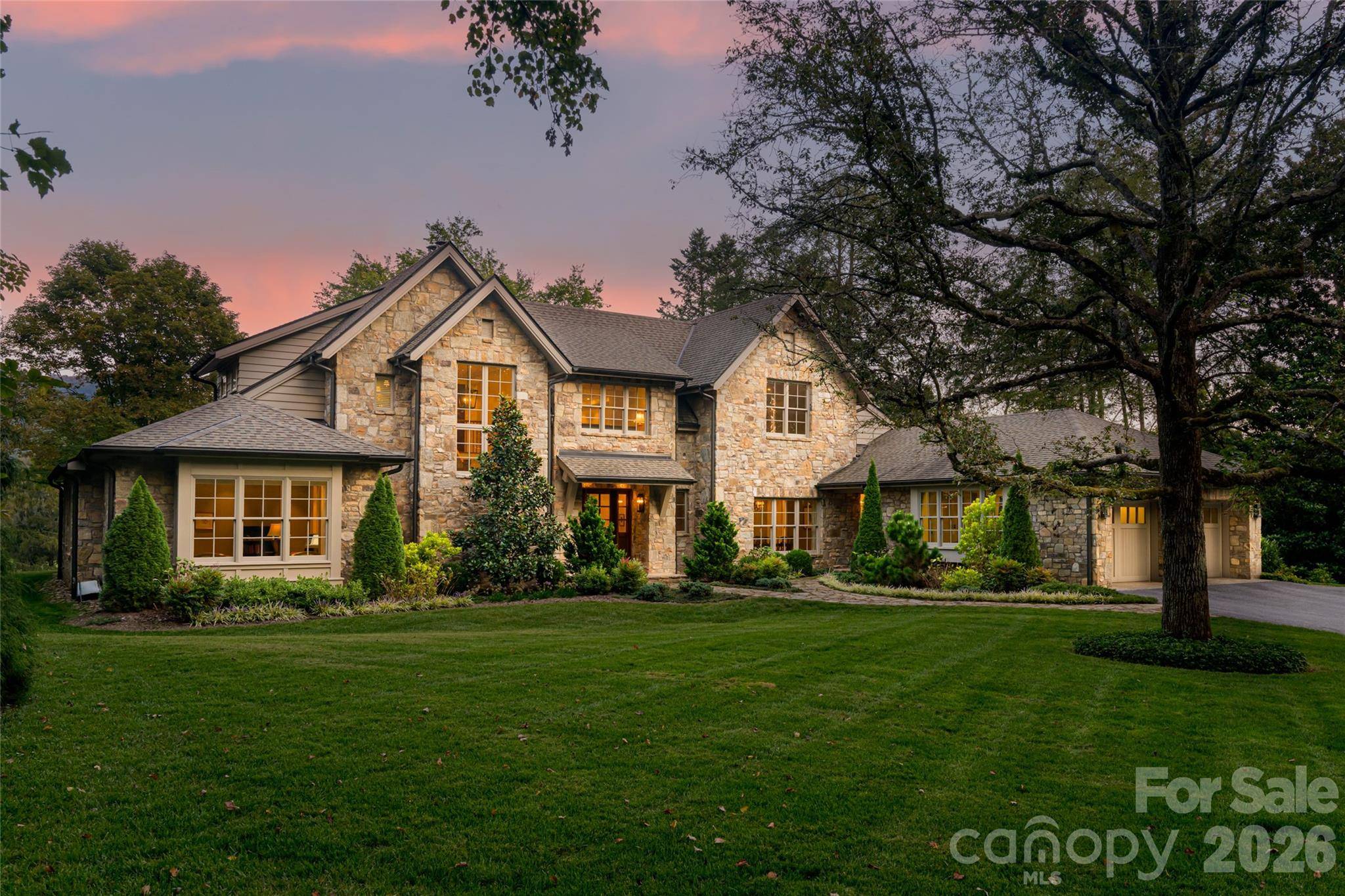 402 Vanderbilt RD, Asheville, NC 28803