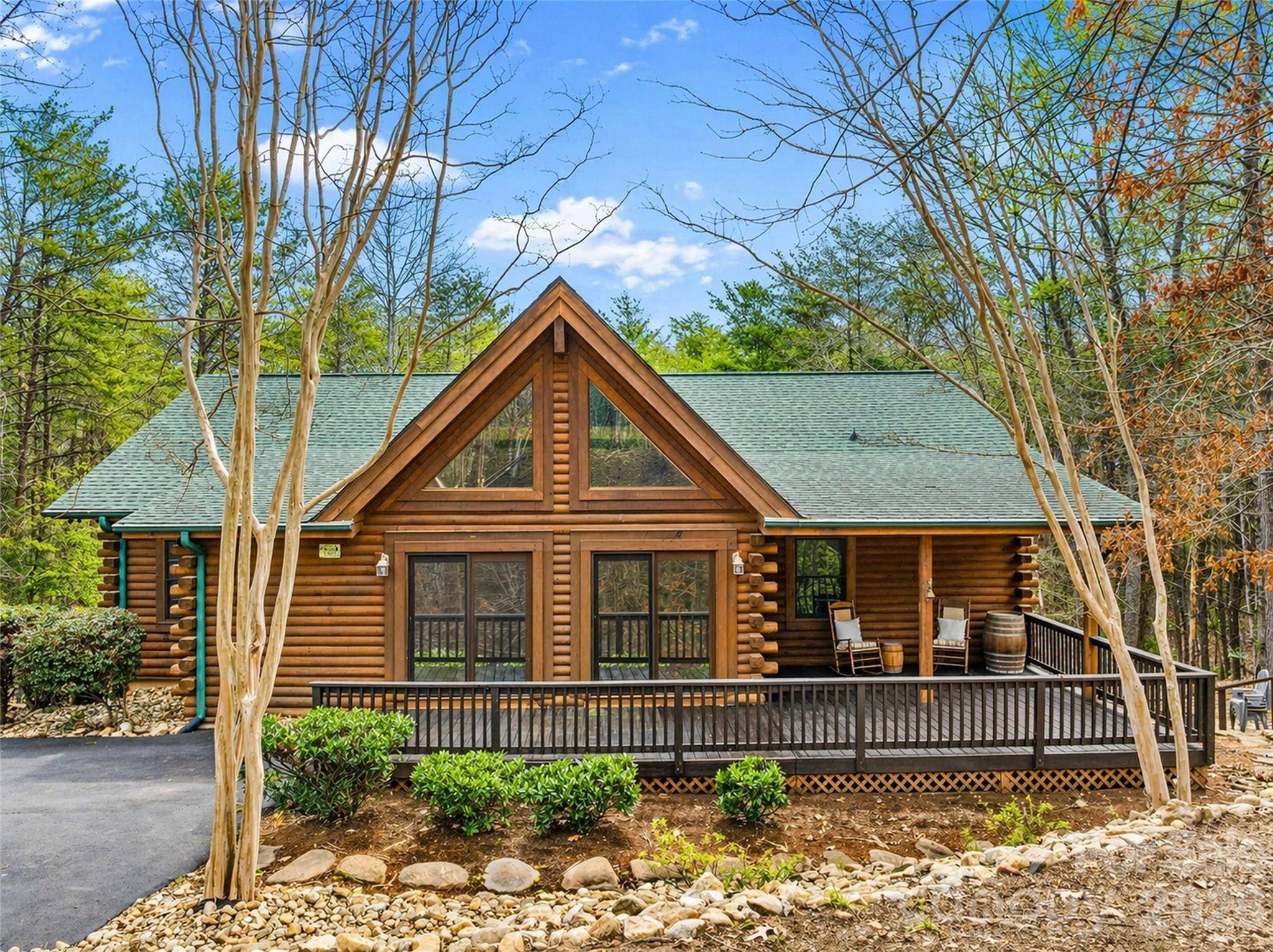 134 McDaniel CT, Lake Lure, NC 28746