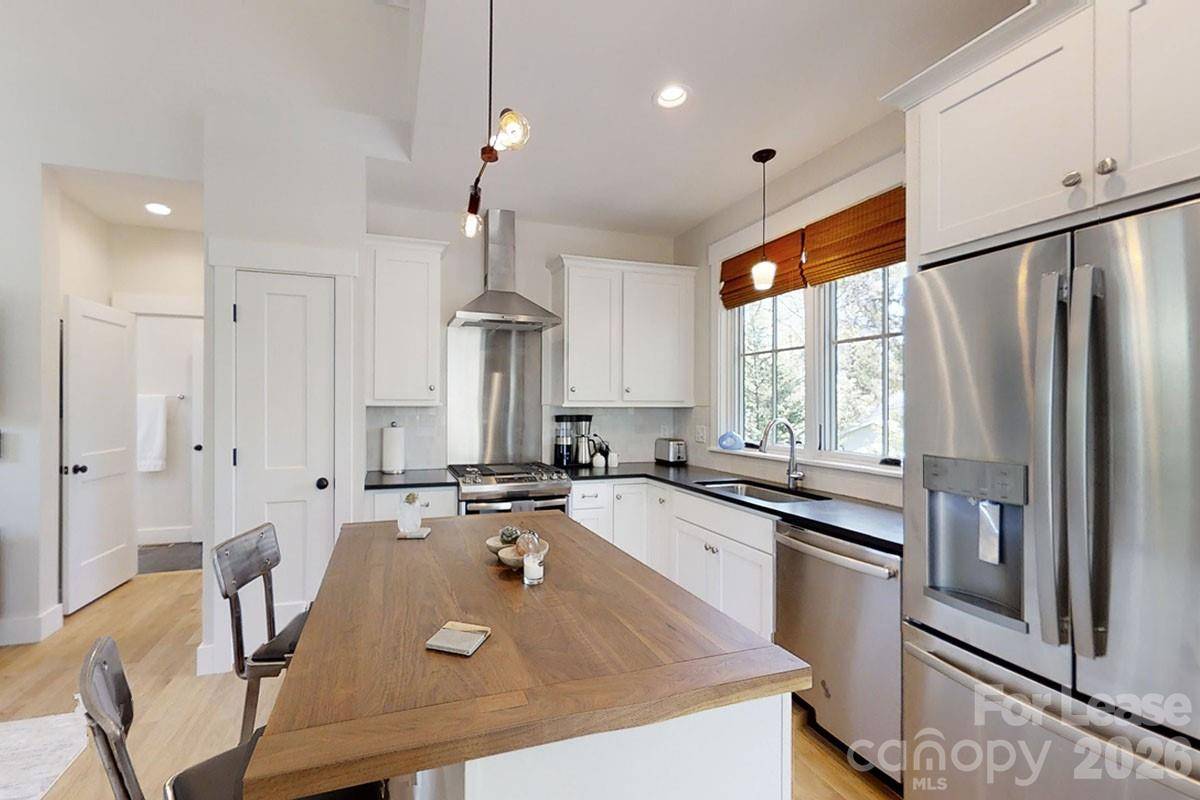 91 Belleair RD, Asheville, NC 28806