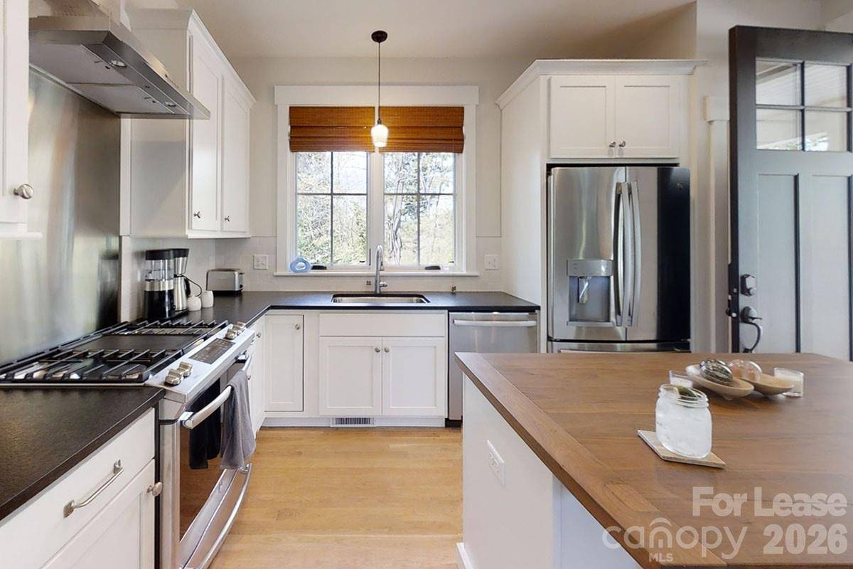 91 Belleair RD, Asheville, NC 28806