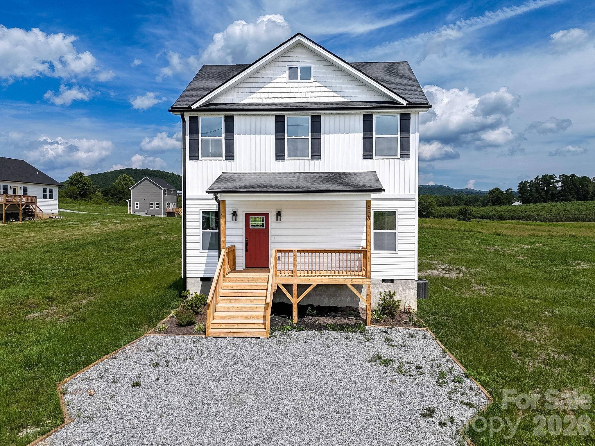 696 Beehive RD, Hendersonville, NC 28792