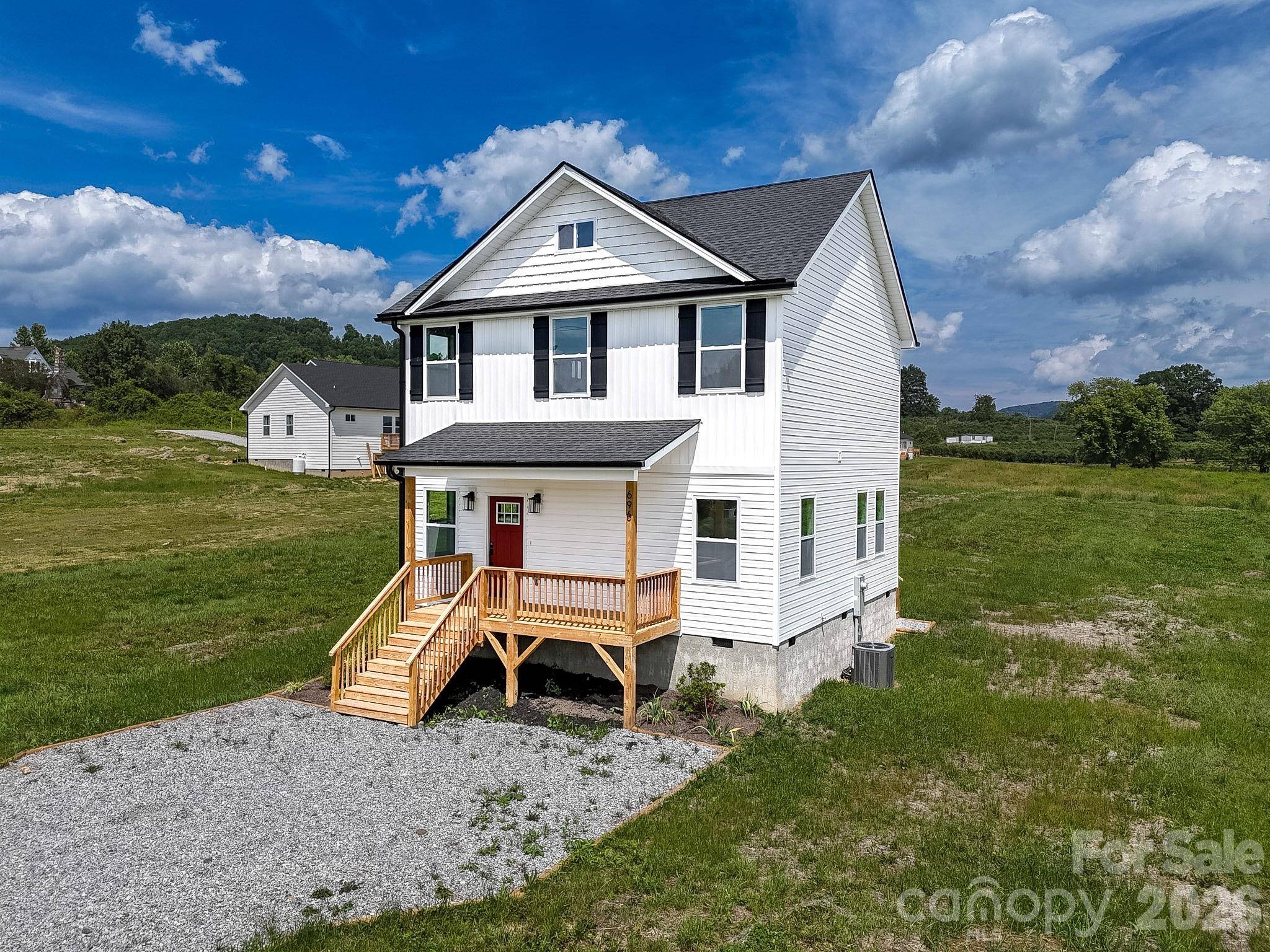 696 Beehive RD, Hendersonville, NC 28792