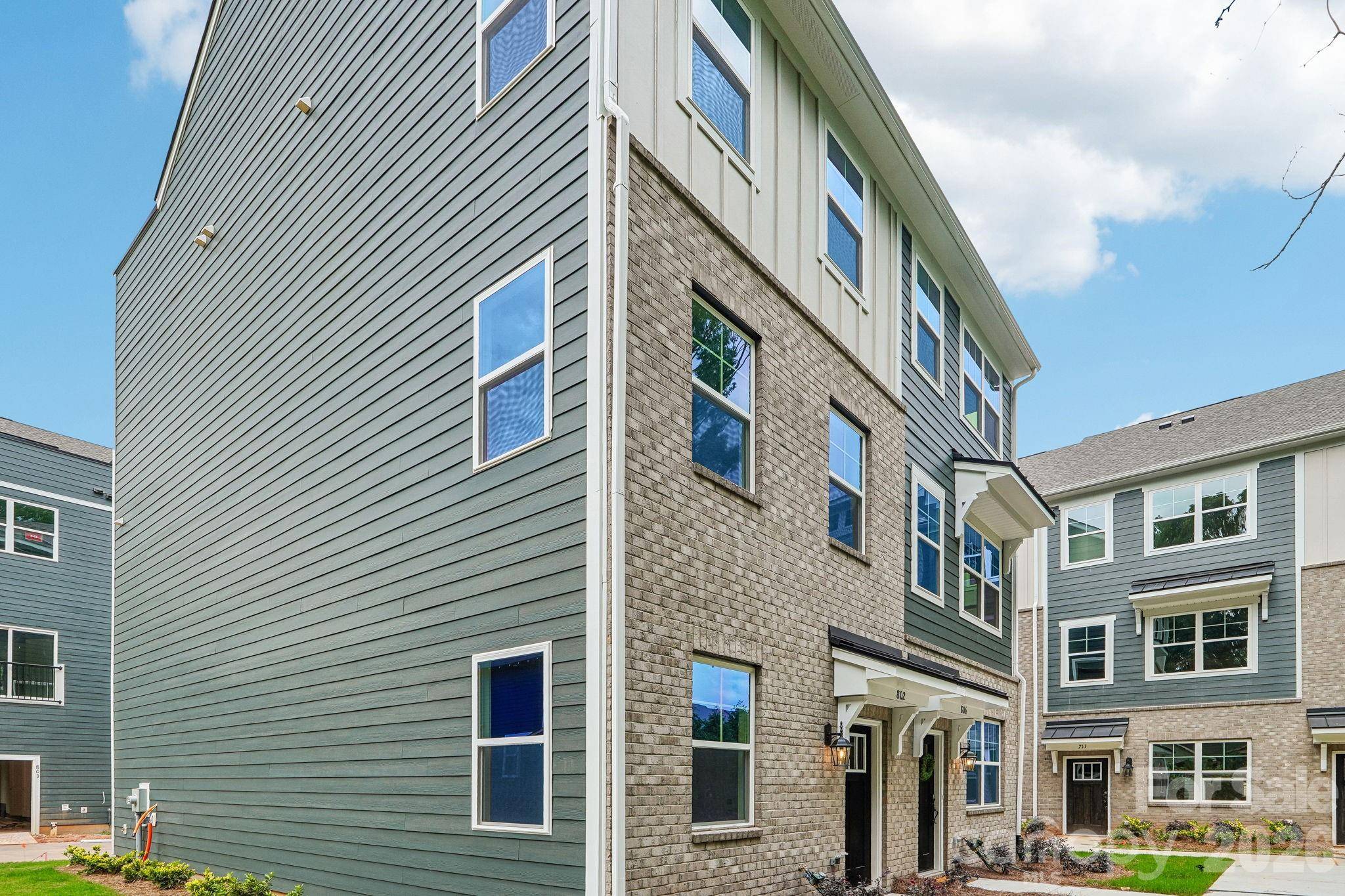 806 Hammers LN, Charlotte, NC 28205