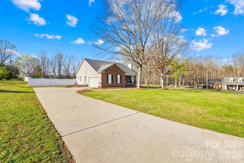 105 Laura CT, Cherryville, NC 28021