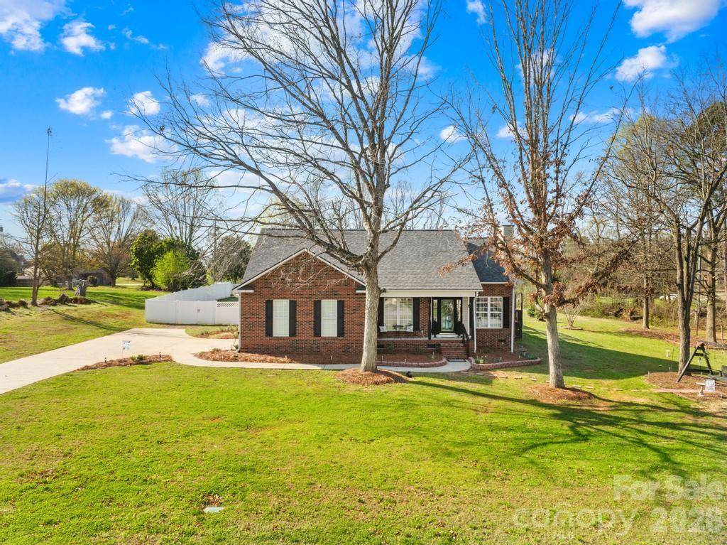 105 Laura CT, Cherryville, NC 28021