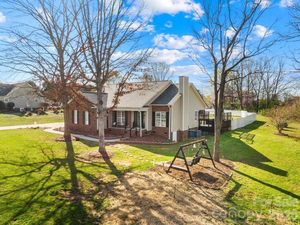 105 Laura CT, Cherryville, NC 28021