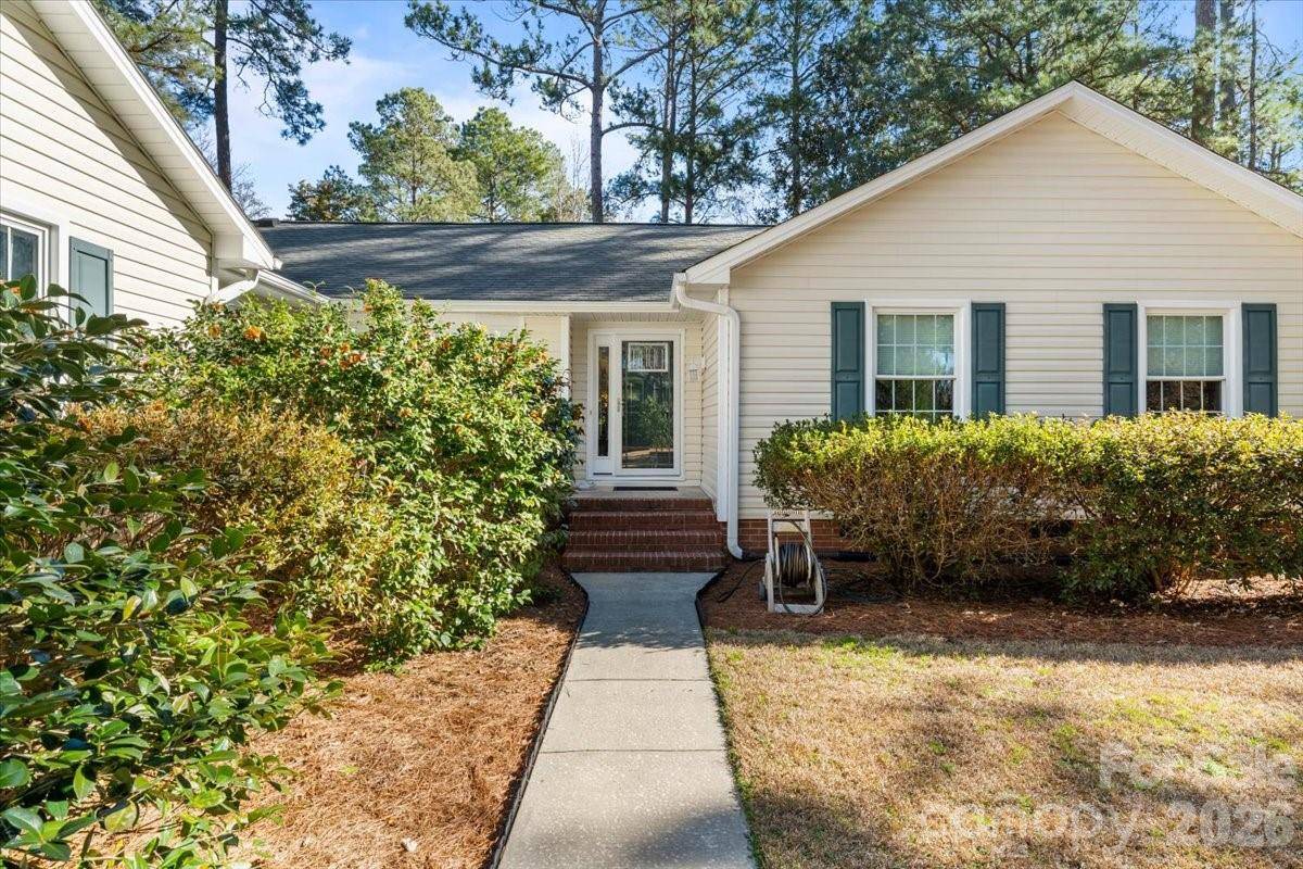 7980 Glasgow DR, Laurinburg, NC 28352