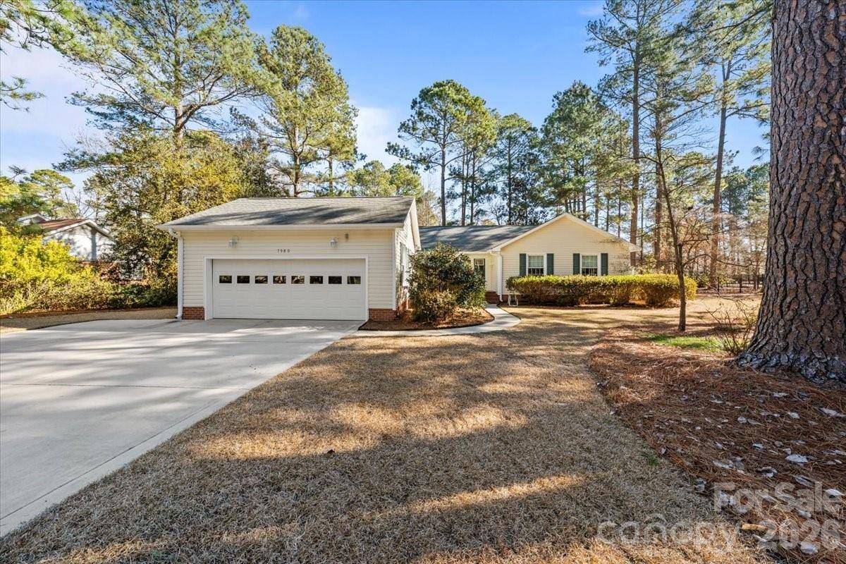 7980 Glasgow DR, Laurinburg, NC 28352