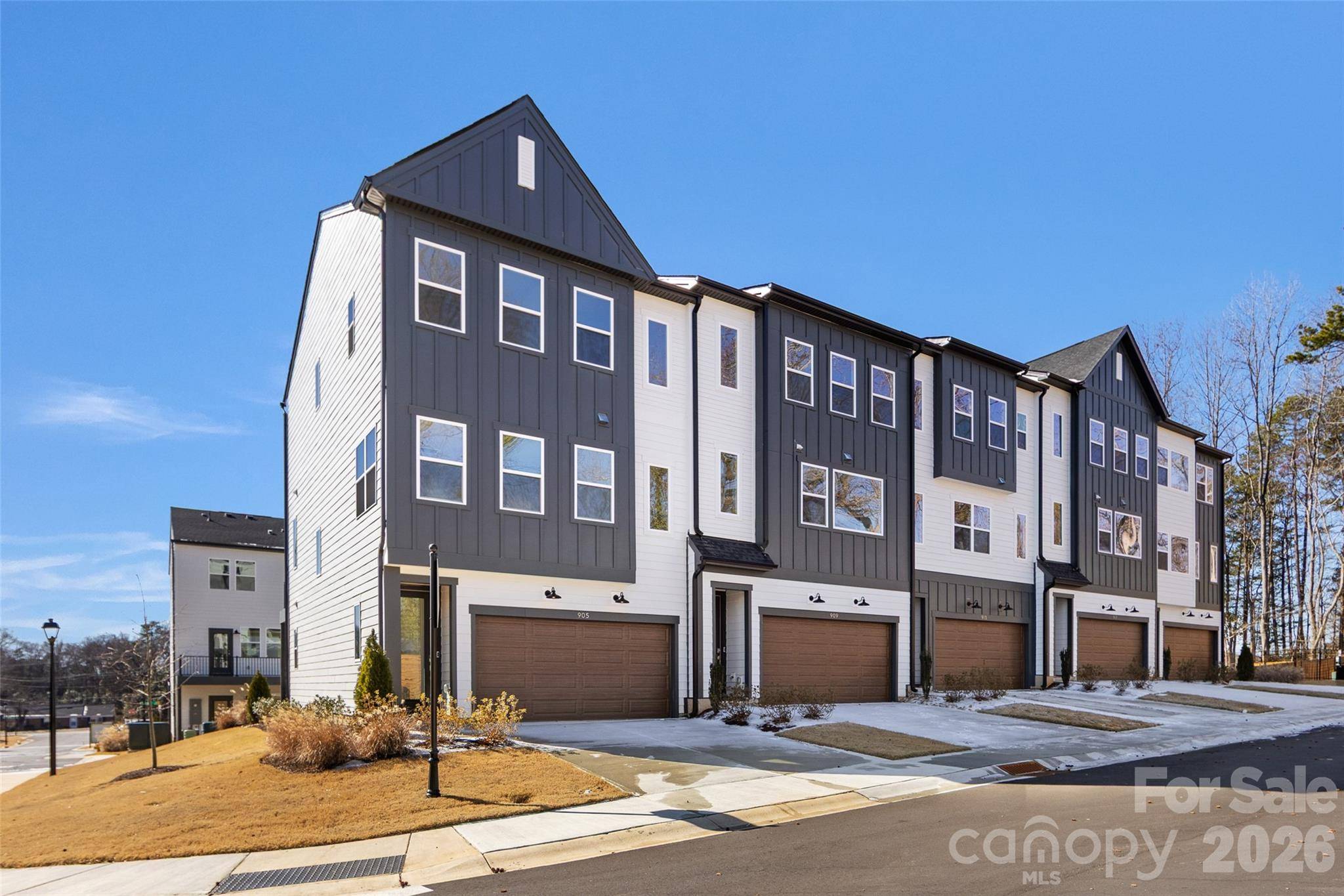 905 Archway LN, Charlotte, NC 28217