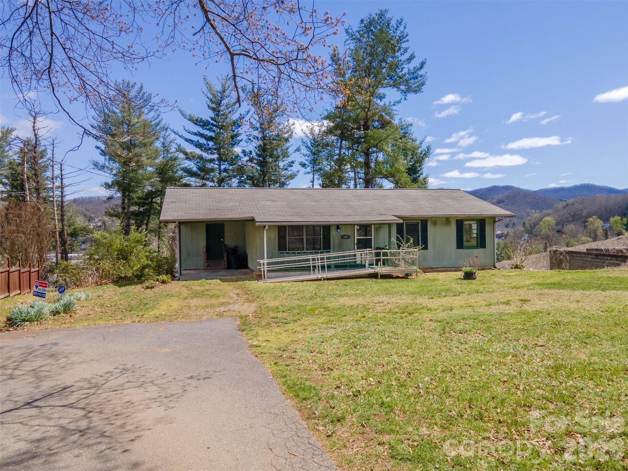 21 Queen ST, Sylva, NC 28779