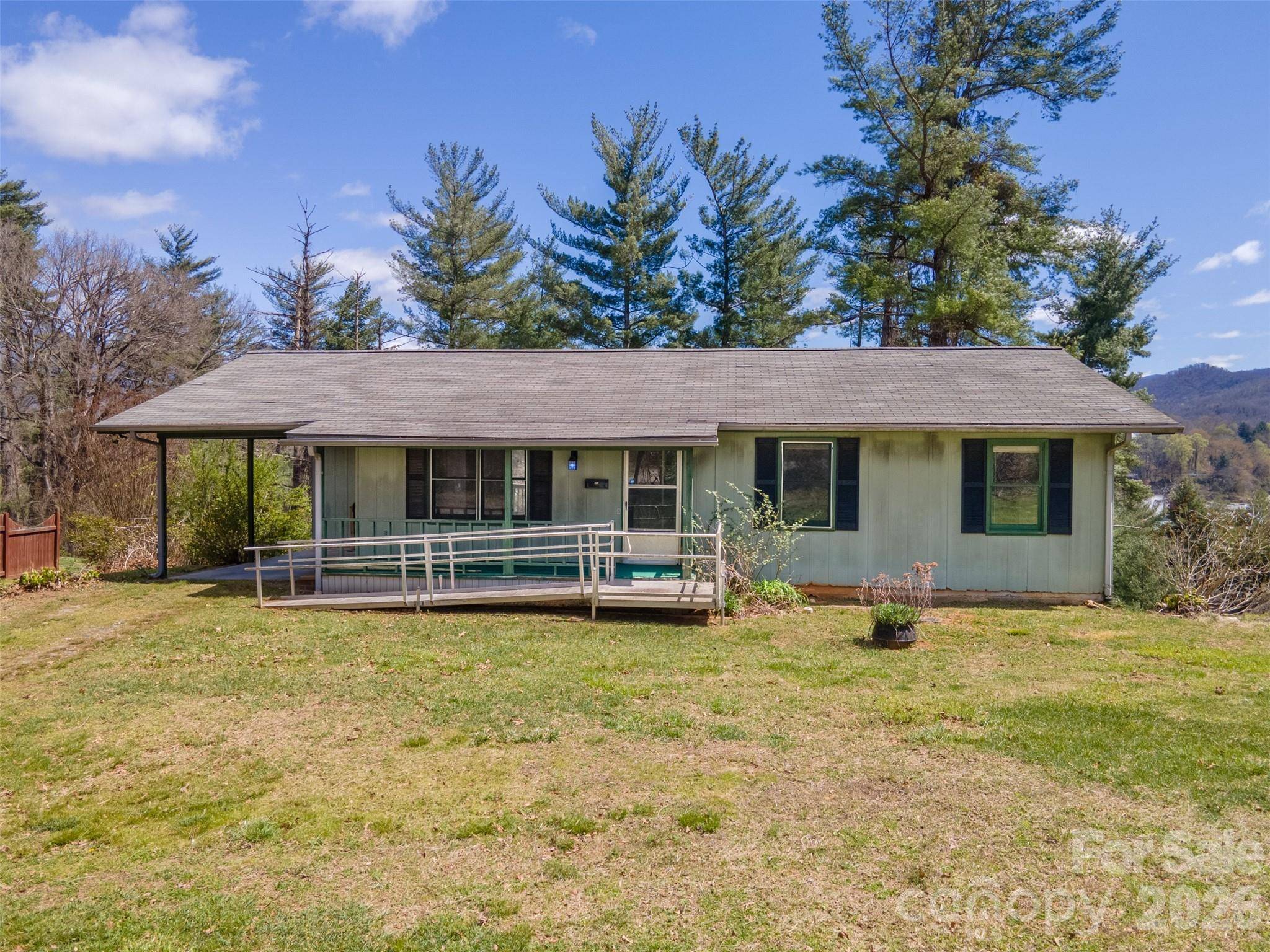21 Queen ST, Sylva, NC 28779