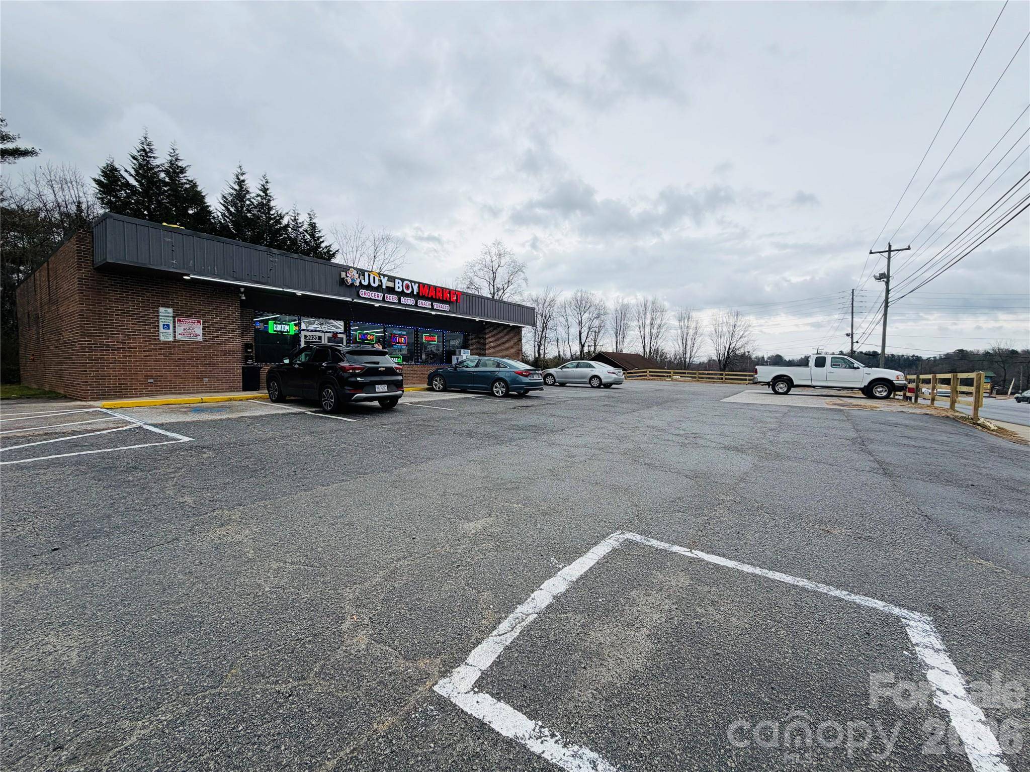 2020 Asheville HWY, Hendersonville, NC 28791