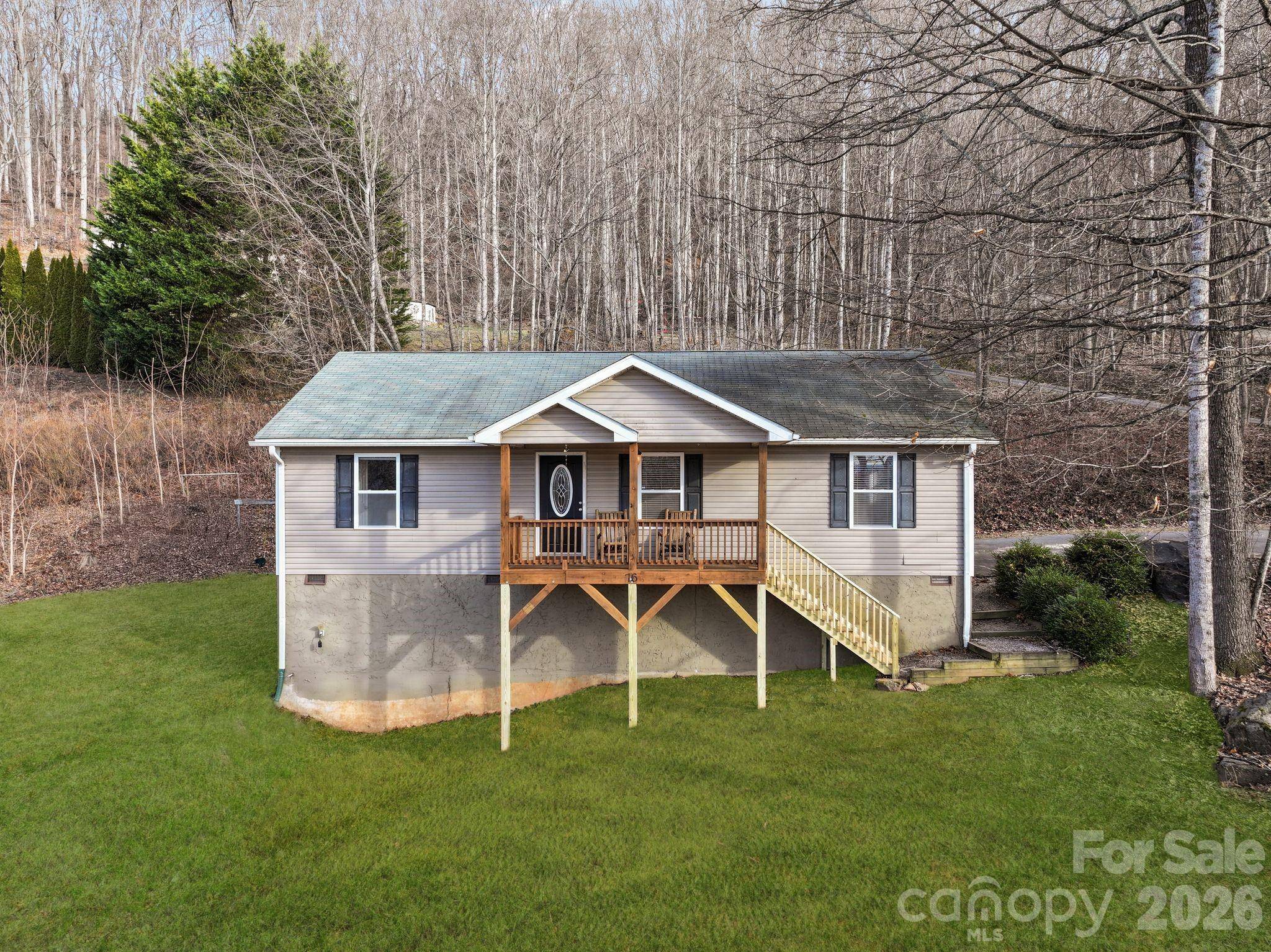 76 Hershel LN, Swannanoa, NC 28778