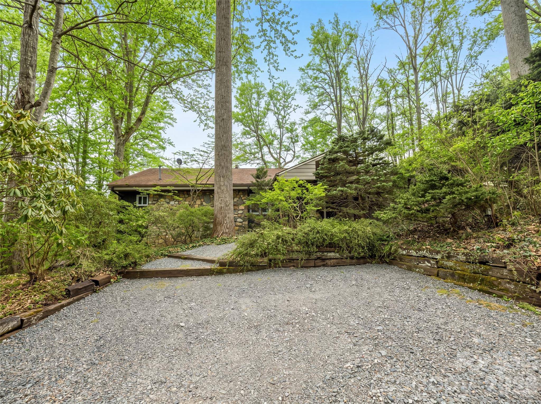 198 Brooks Branch RD, Leicester, NC 28748