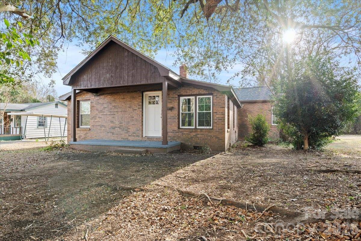 32 Roddy ST, Cheraw, SC 29520