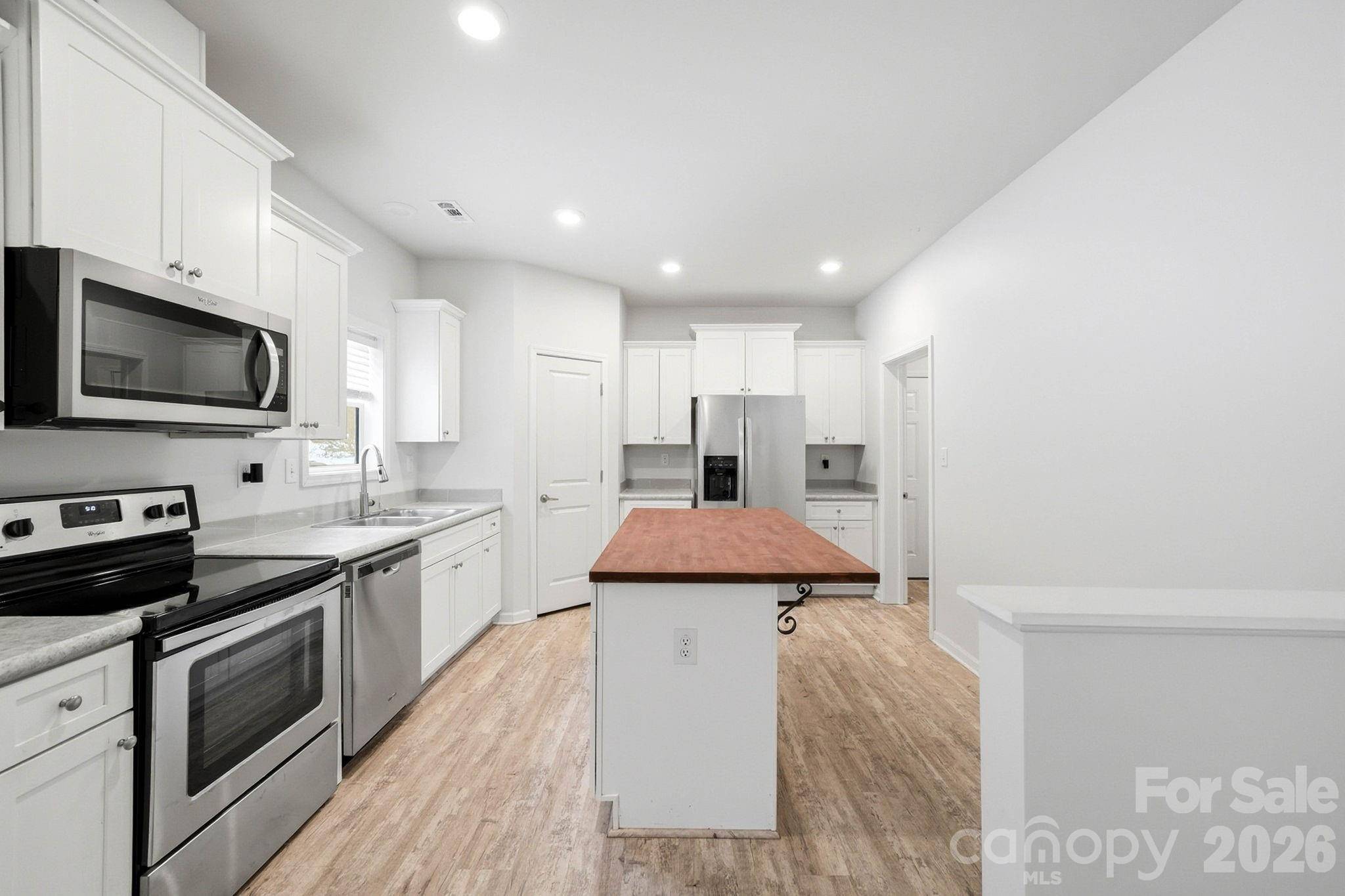 138 Lone Eagle LN, Hendersonville, NC 28739