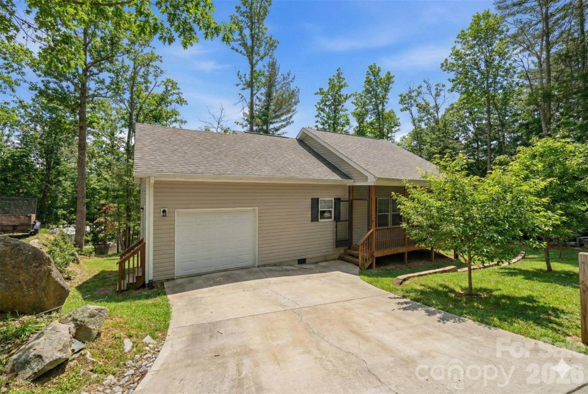 138 Lone Eagle LN, Hendersonville, NC 28739