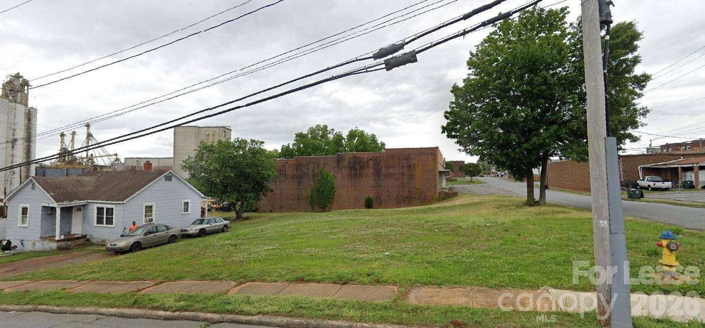 207 E 2nd ST, Newton, NC 28658