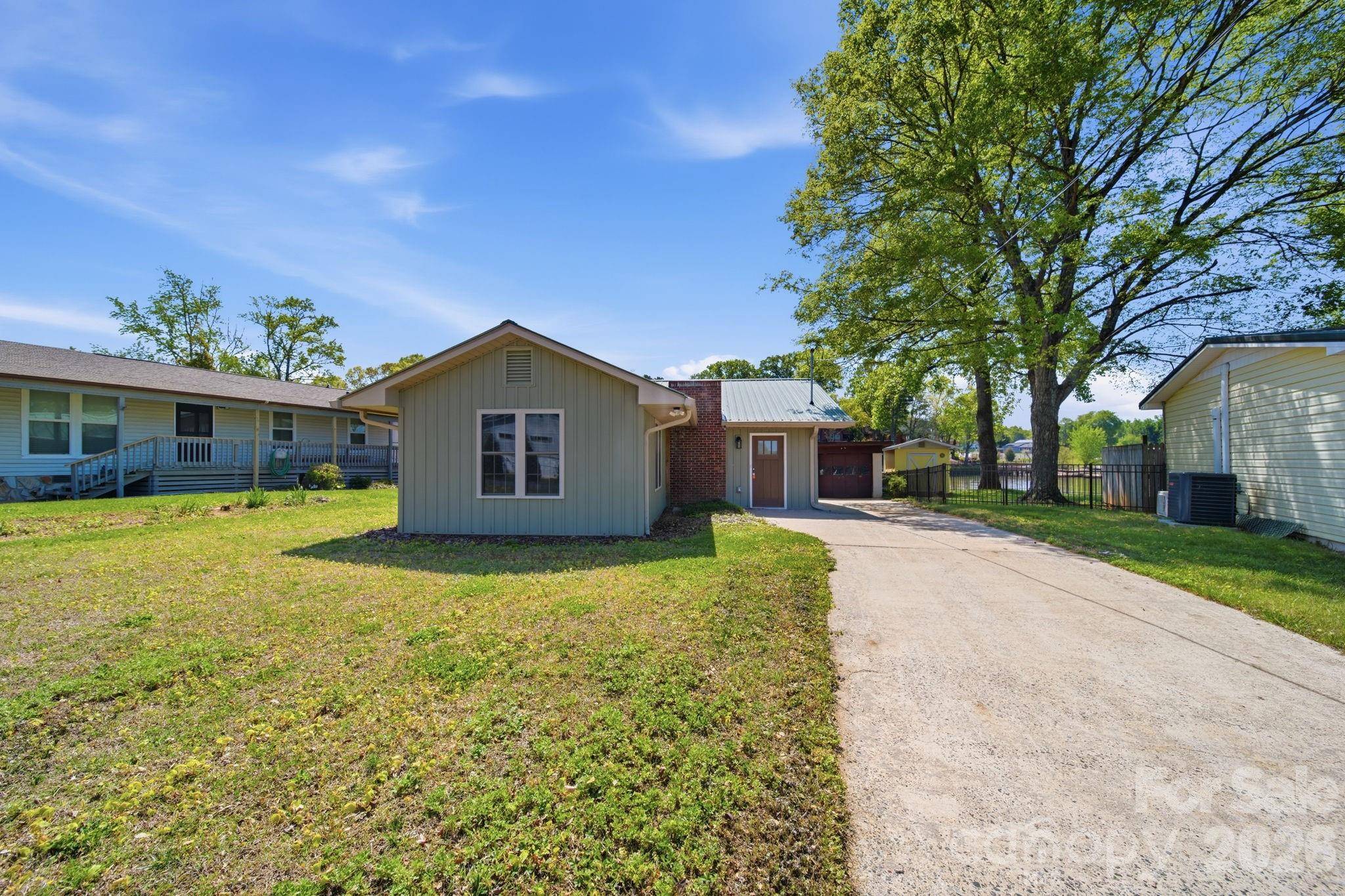 243 Shore LN, Lexington, NC 27292