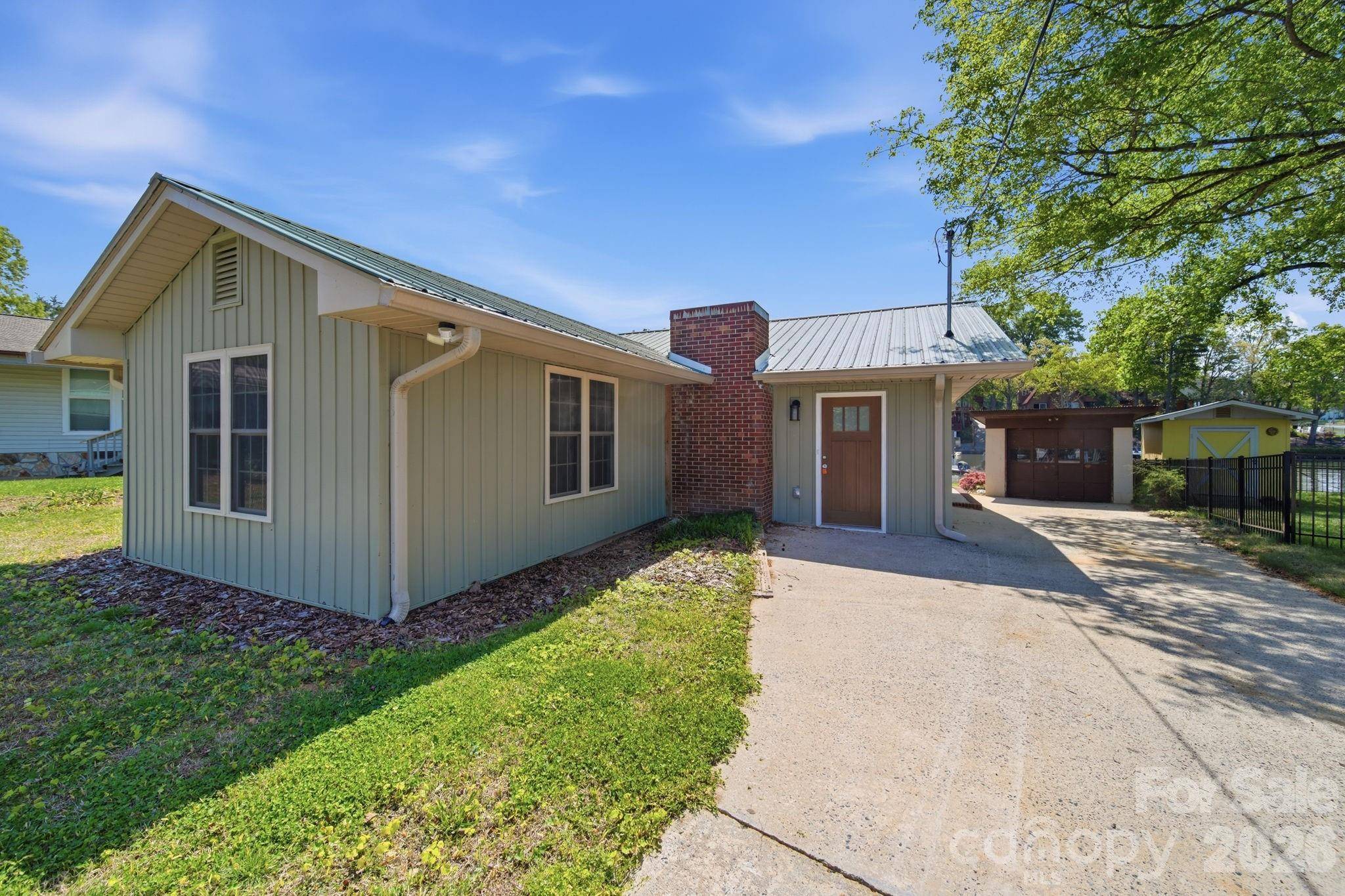 243 Shore LN, Lexington, NC 27292