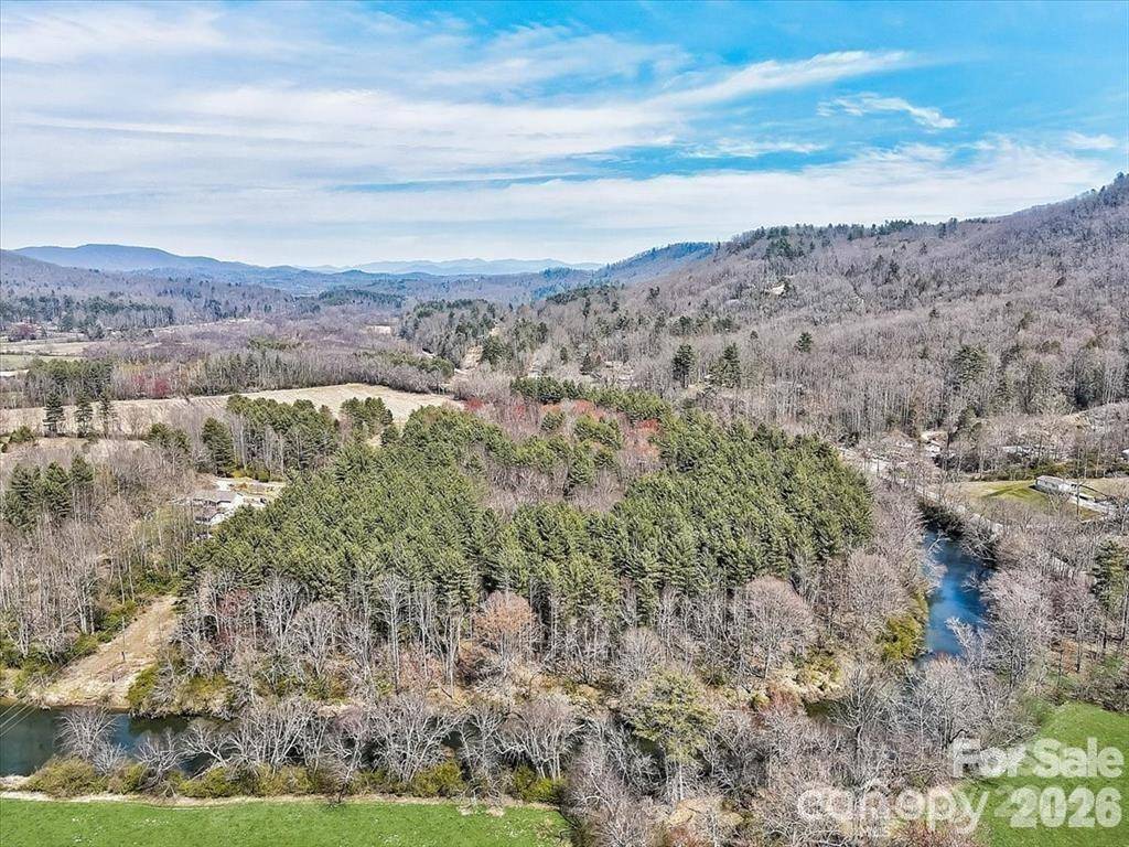 000 Valley Green DR, Penrose, NC 28768