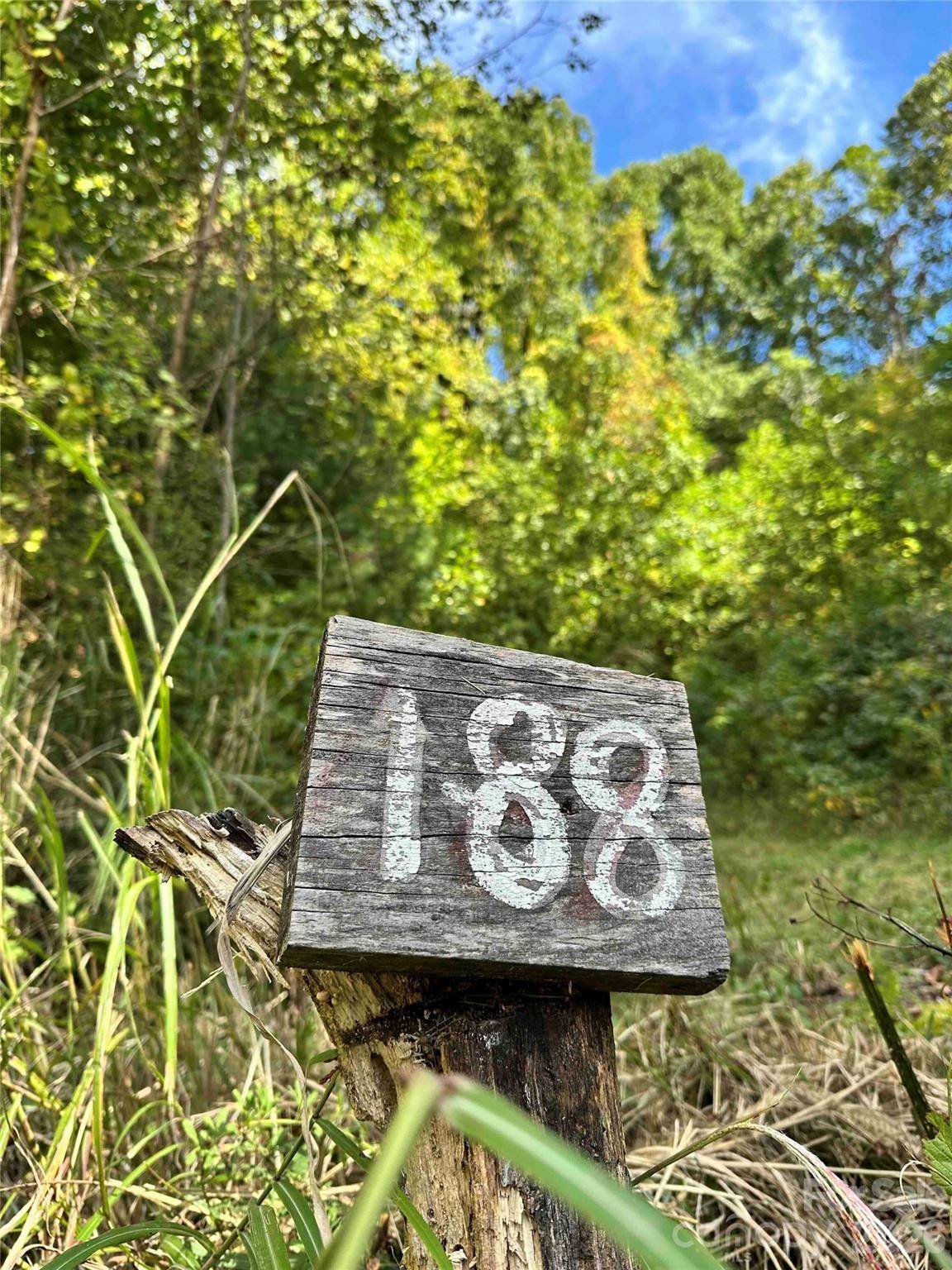 94 Locust Grove LN, Weaverville, NC 28787