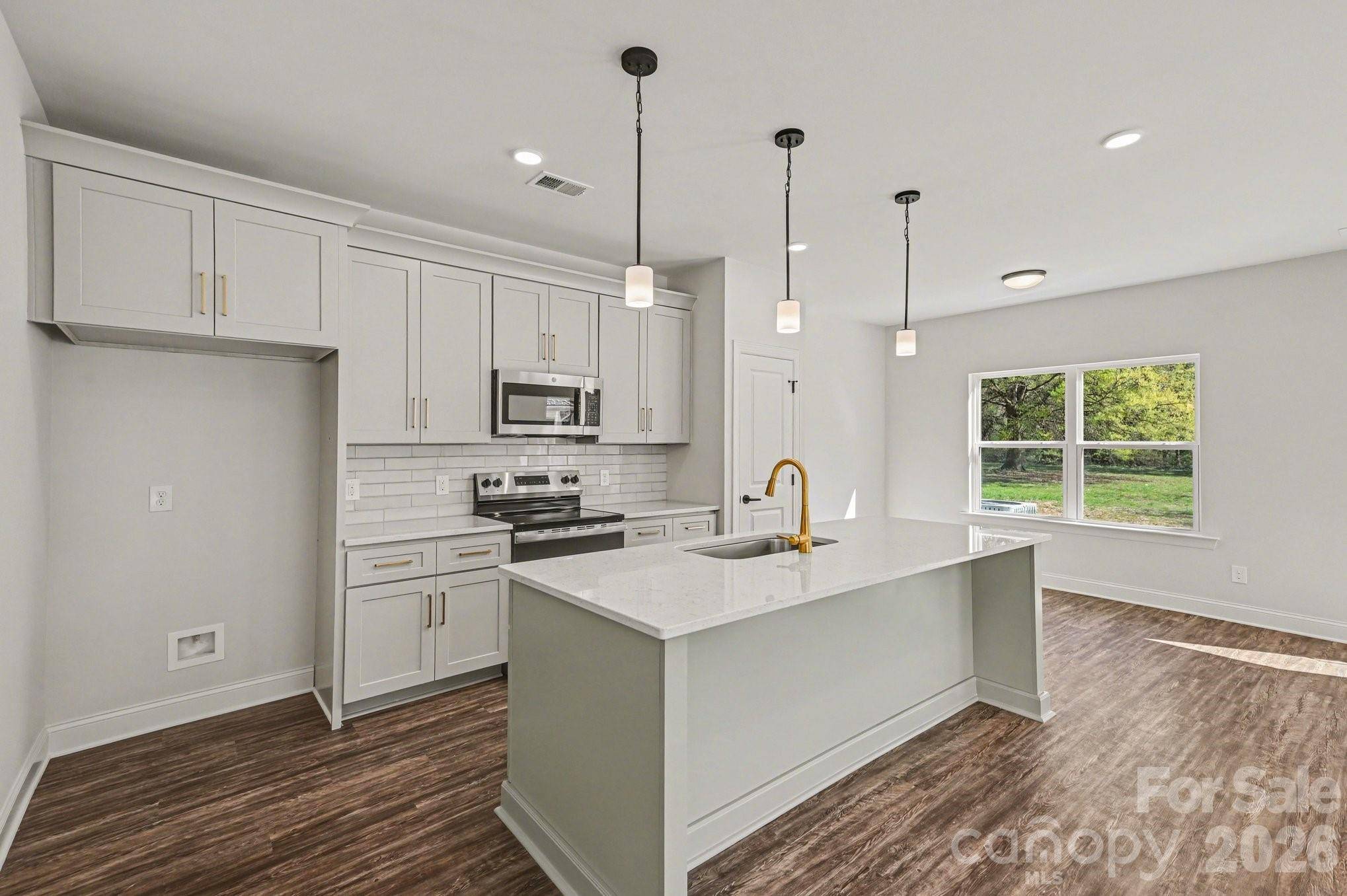 566 W Wilson AVE, Mooresville, NC 28115