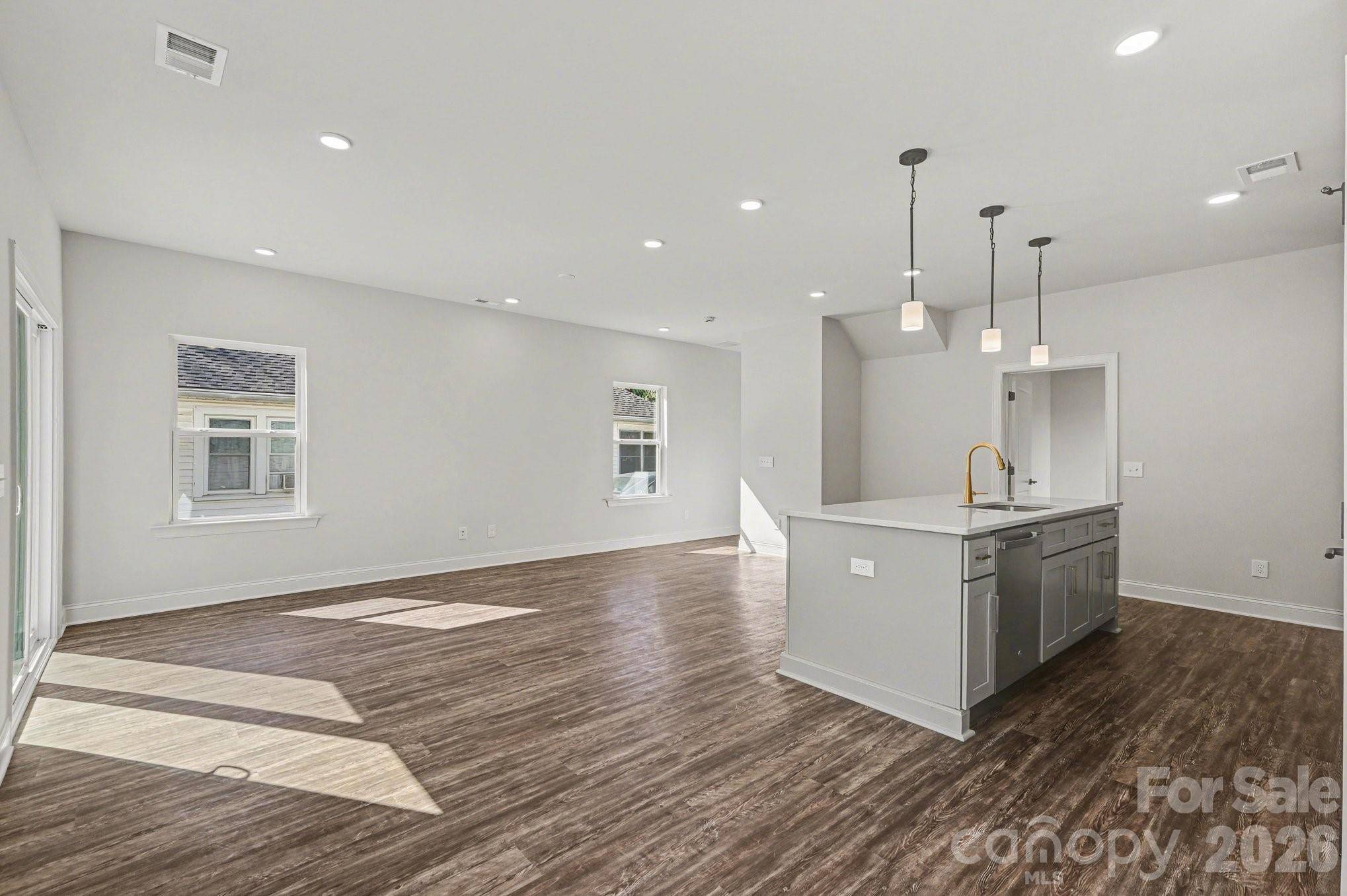 566 W Wilson AVE, Mooresville, NC 28115