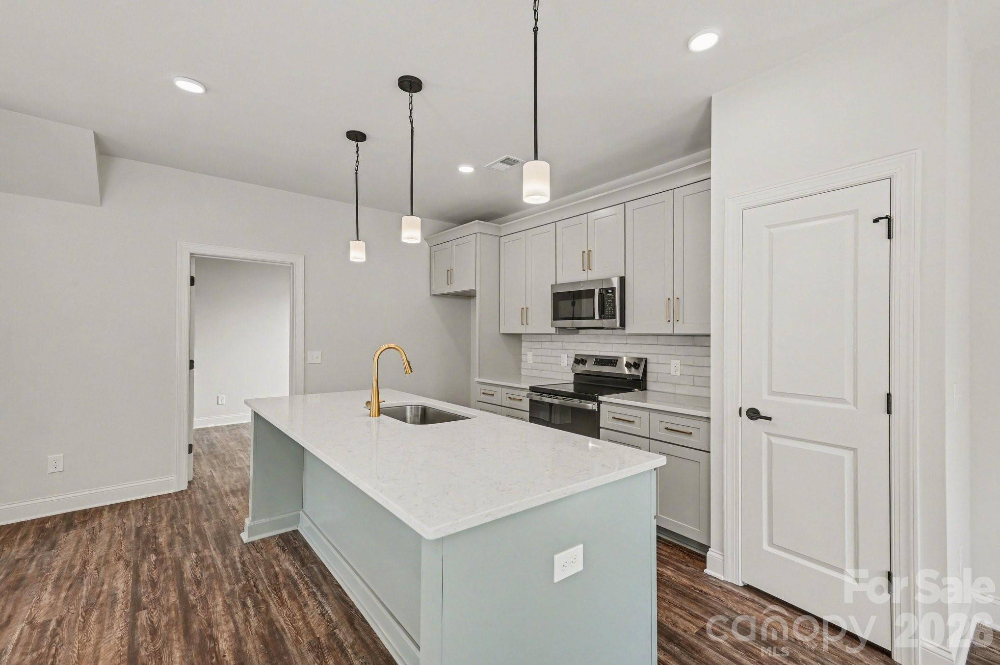 566 W Wilson AVE, Mooresville, NC 28115