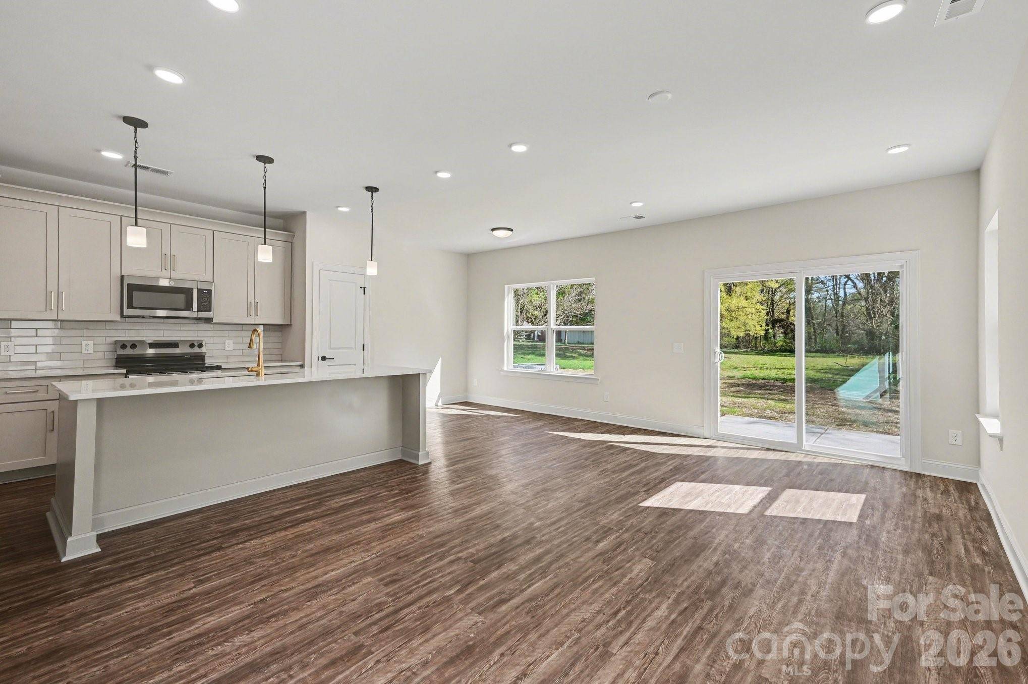 566 W Wilson AVE, Mooresville, NC 28115