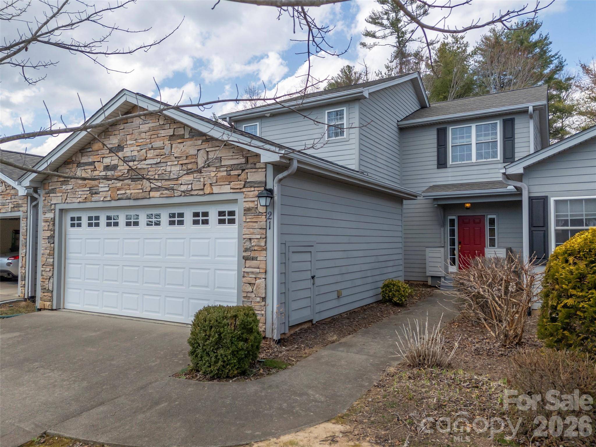 21 Holiday DR, Arden, NC 28704
