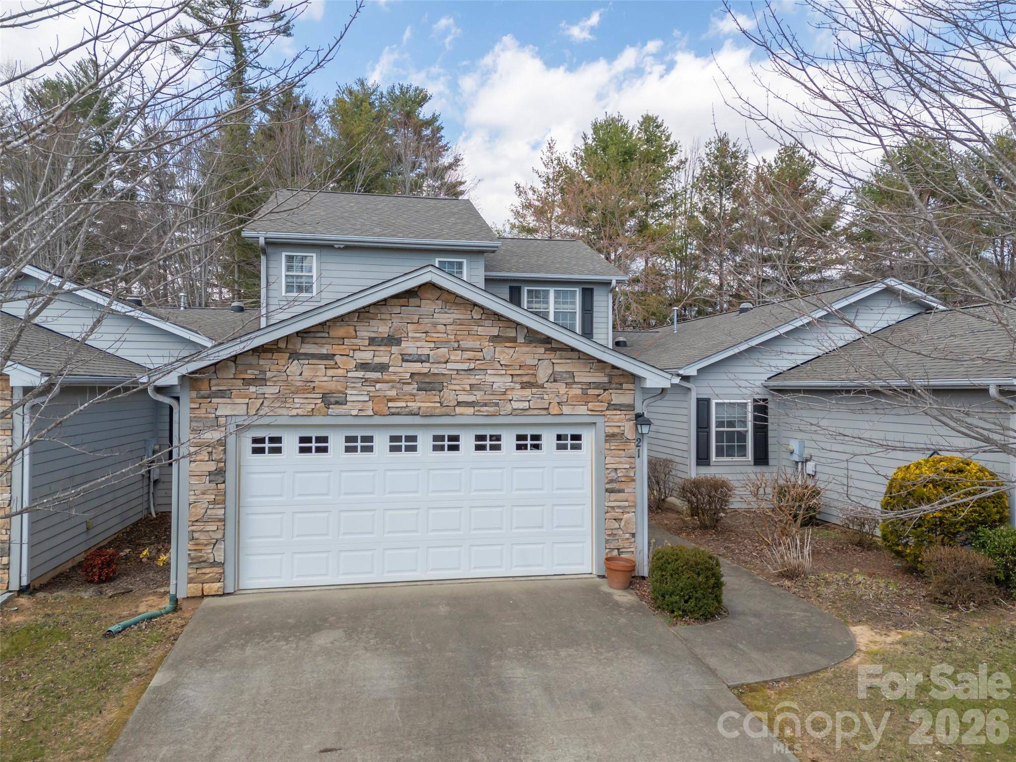 21 Holiday DR, Arden, NC 28704