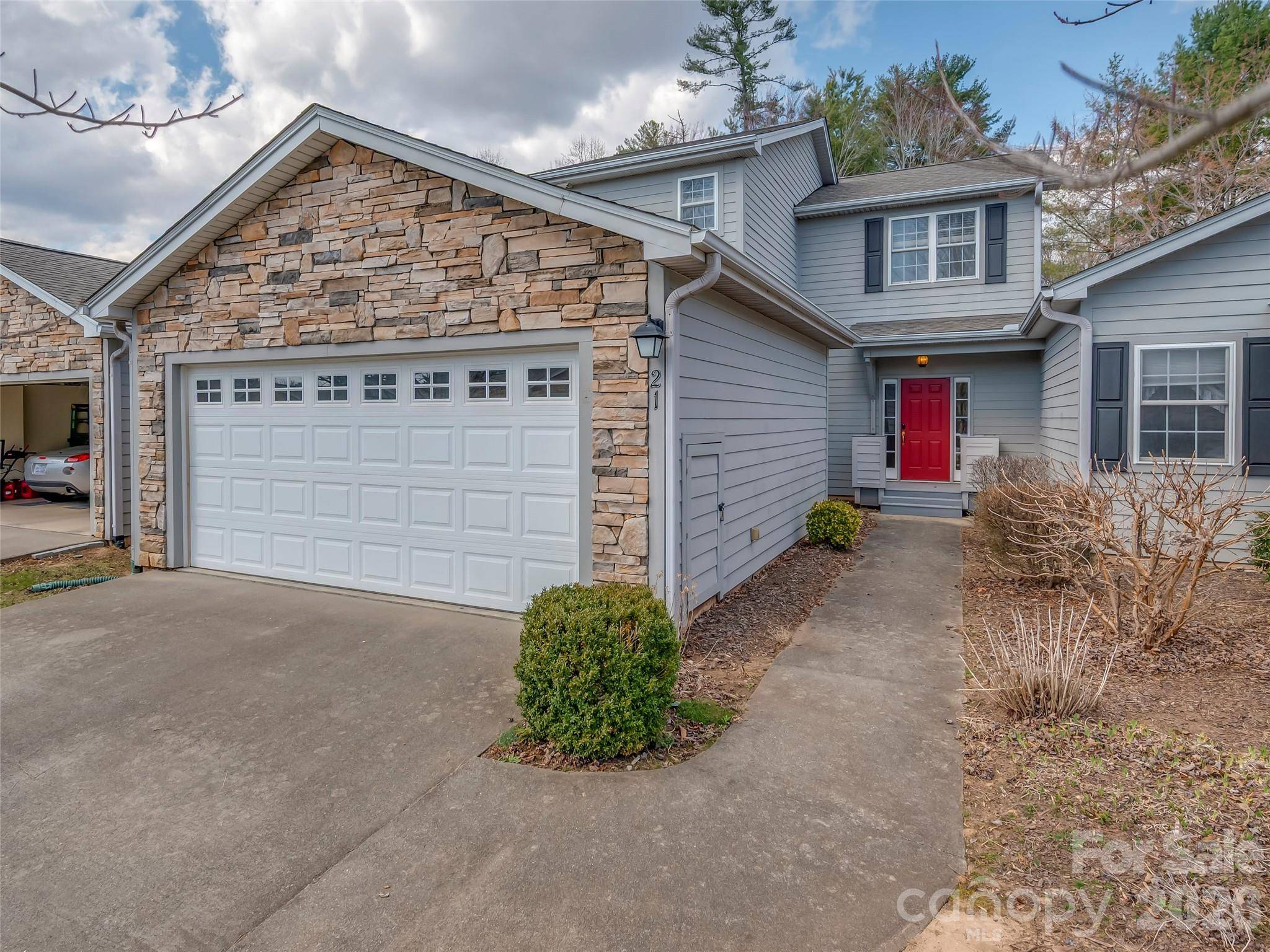 21 Holiday DR, Arden, NC 28704