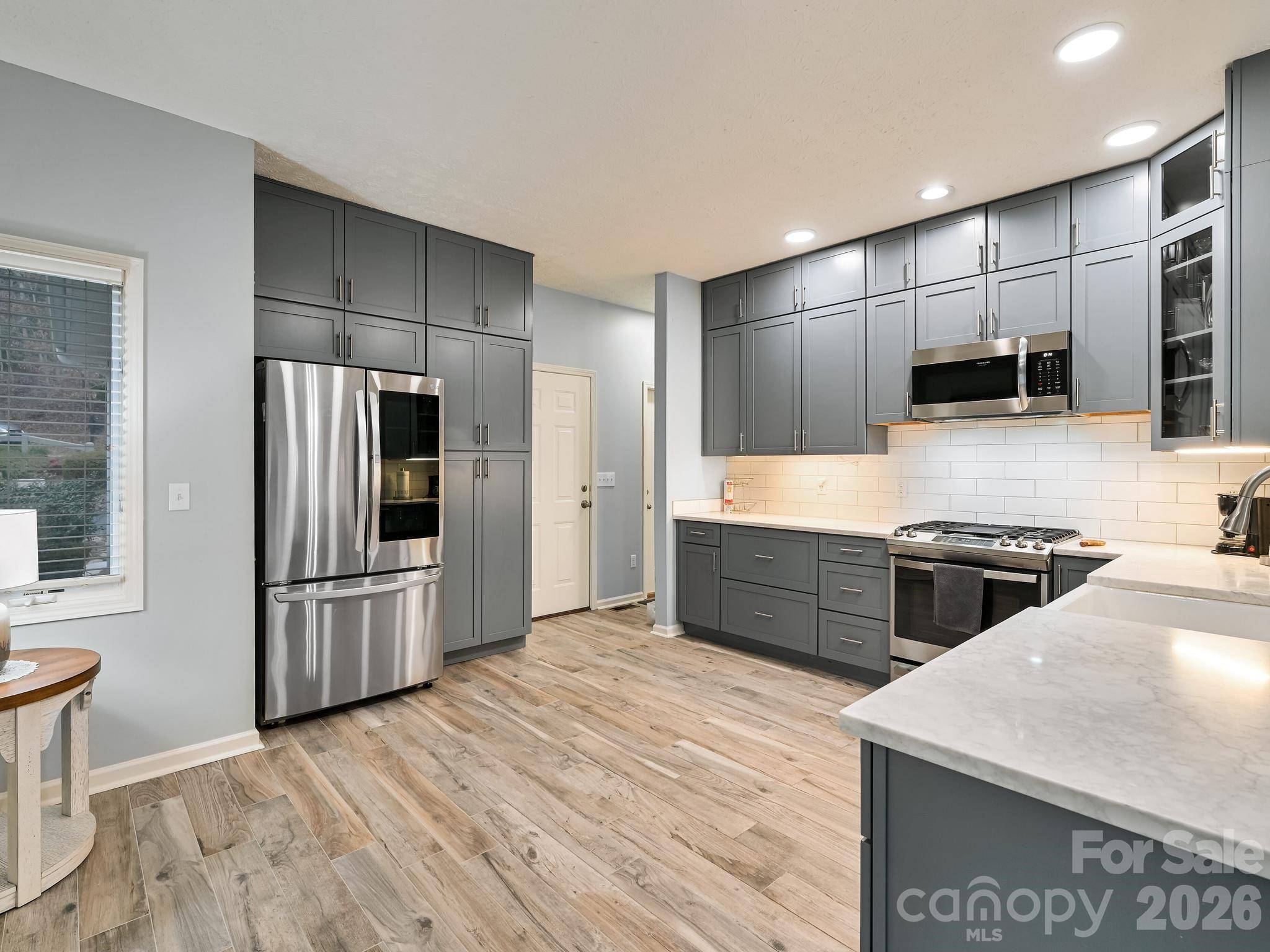 2208 E Cumming Woods LN, Hendersonville, NC 28739