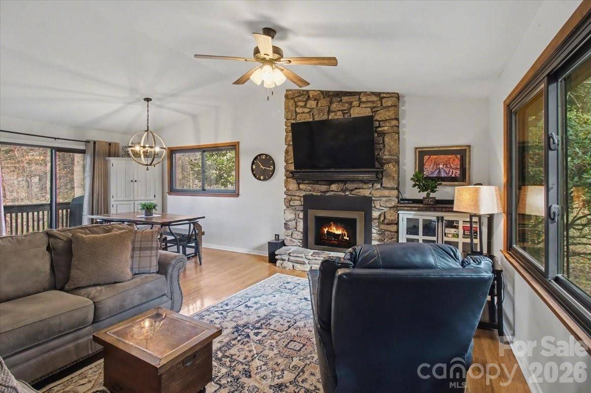30 Whipporwill DR, Weaverville, NC 28787