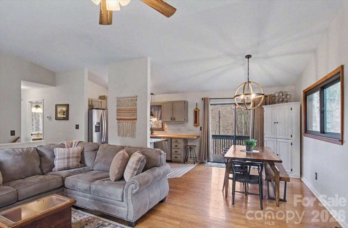 30 Whipporwill DR, Weaverville, NC 28787
