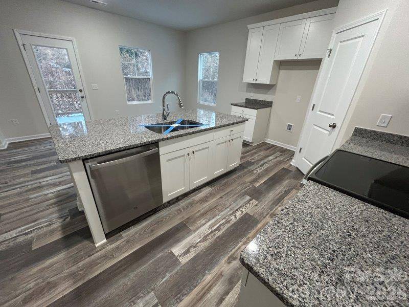 5155 Mark DR NE, Hickory, NC 28601