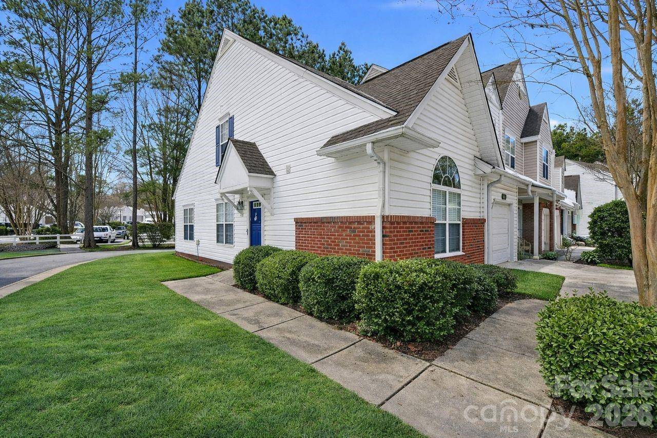 8221 Christmas CT, Charlotte, NC 28216